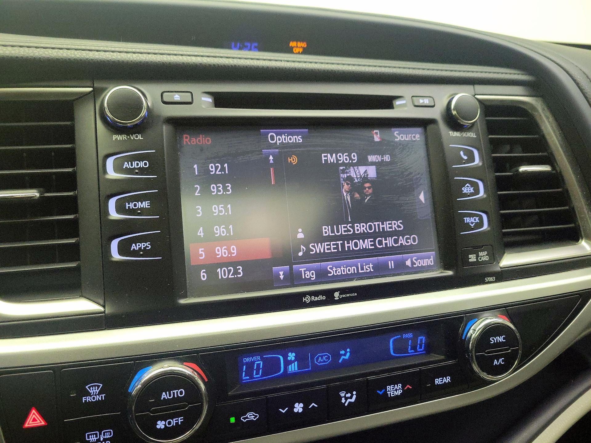 Thumbnail: 2015 Toyota Highlander - 15