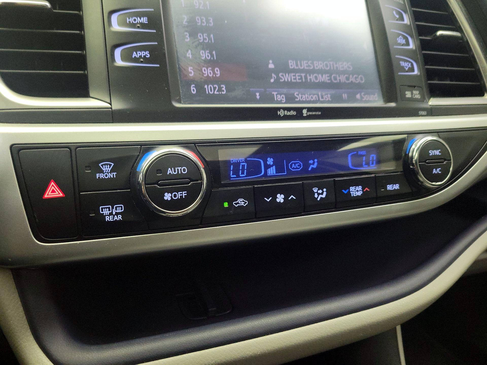 Thumbnail: 2015 Toyota Highlander - 16