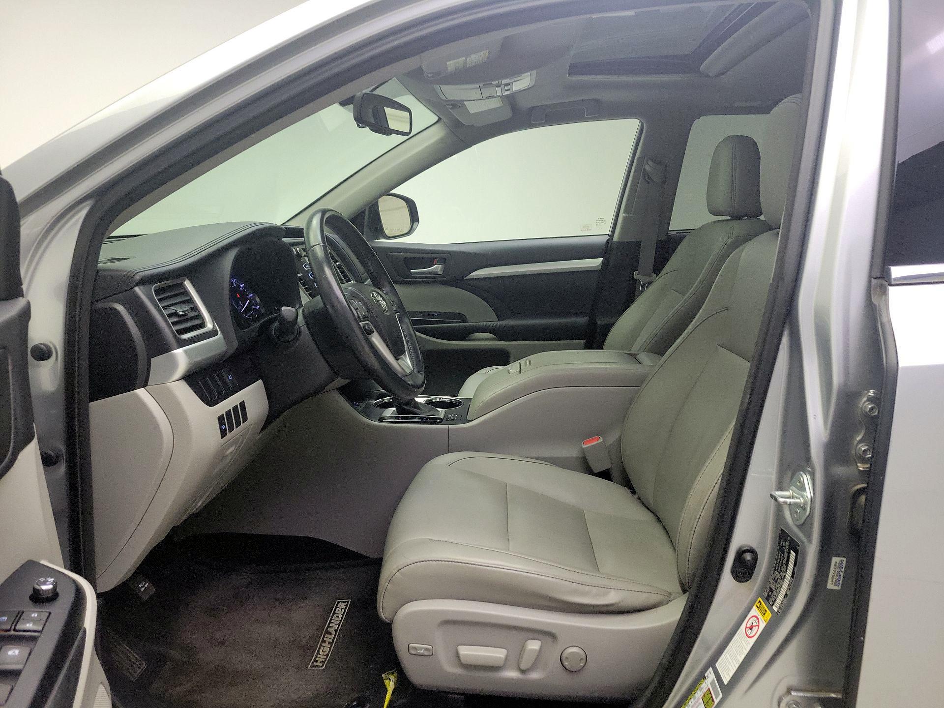 Thumbnail: 2015 Toyota Highlander - 19