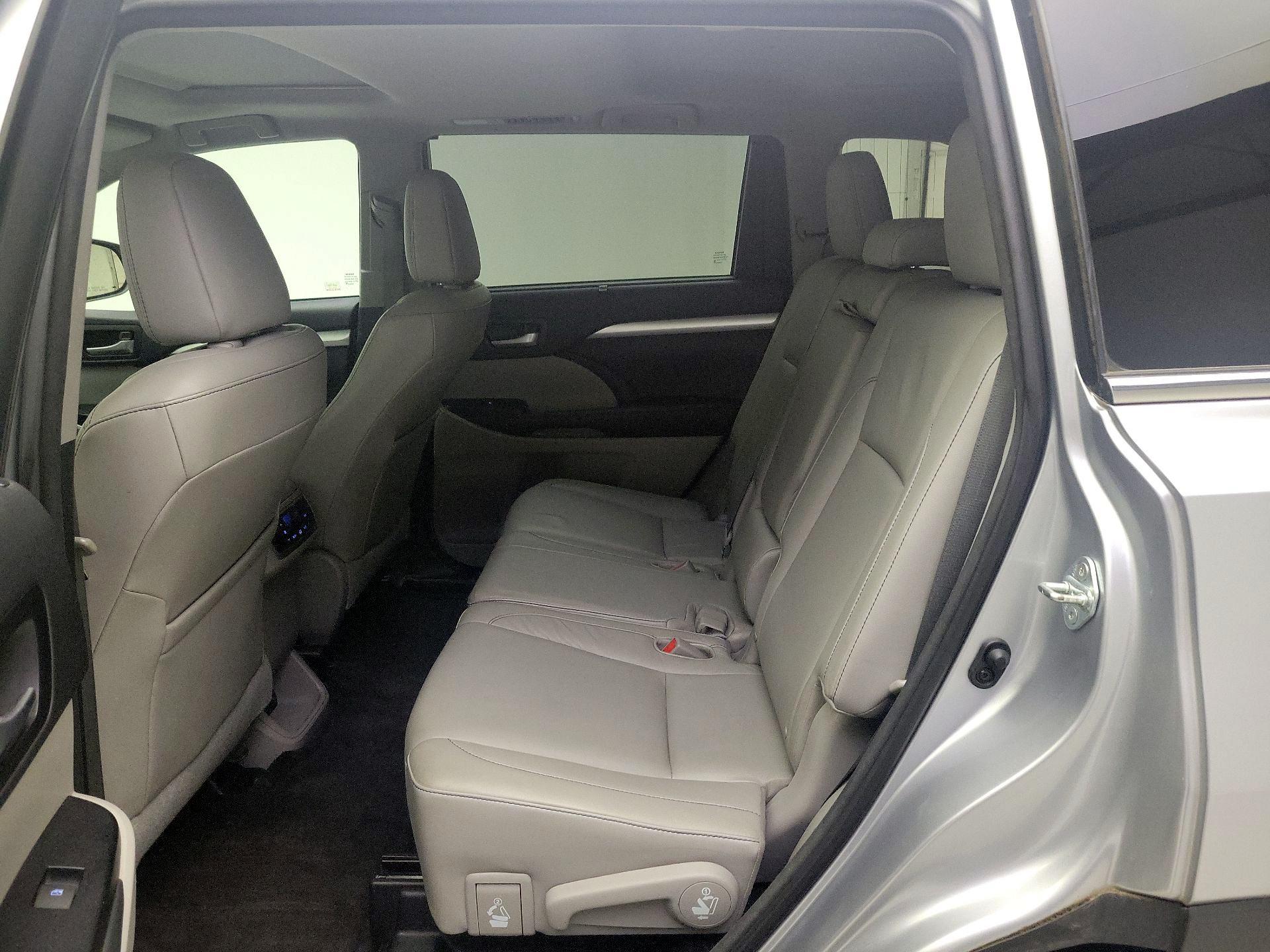 Thumbnail: 2015 Toyota Highlander - 20