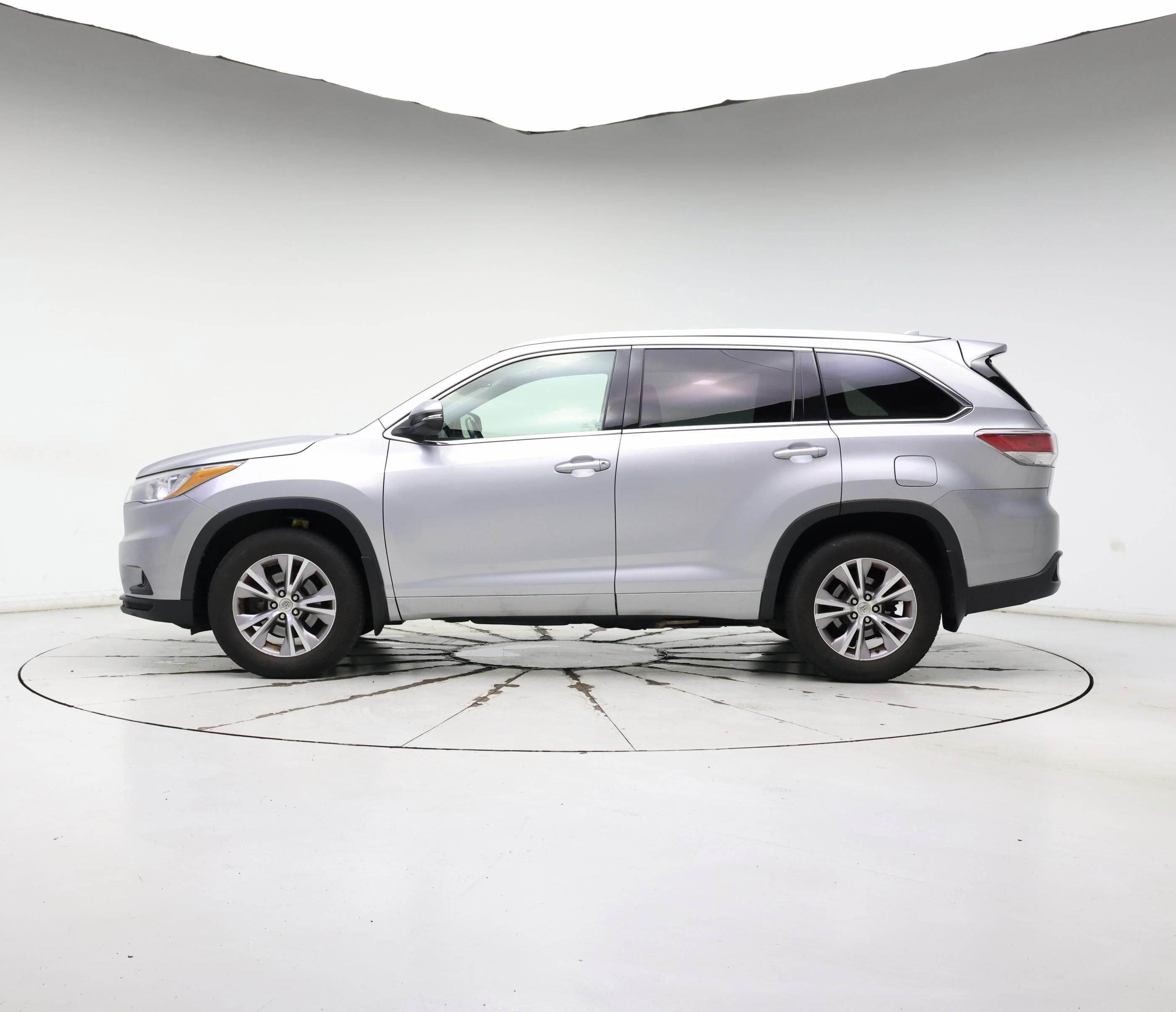 Thumbnail: 2015 Toyota Highlander - 3