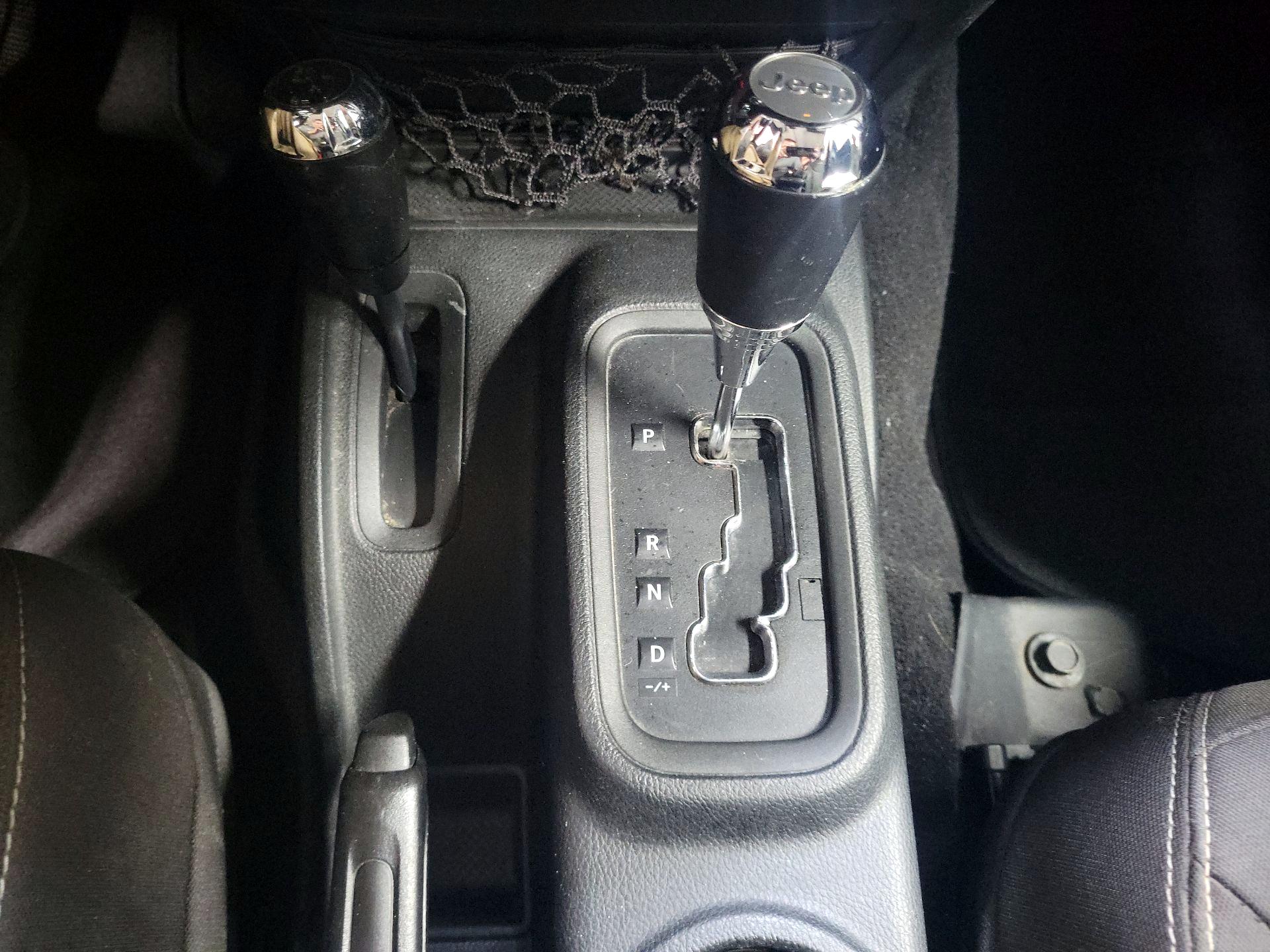 Thumbnail: 2017 Jeep Wrangler - 15