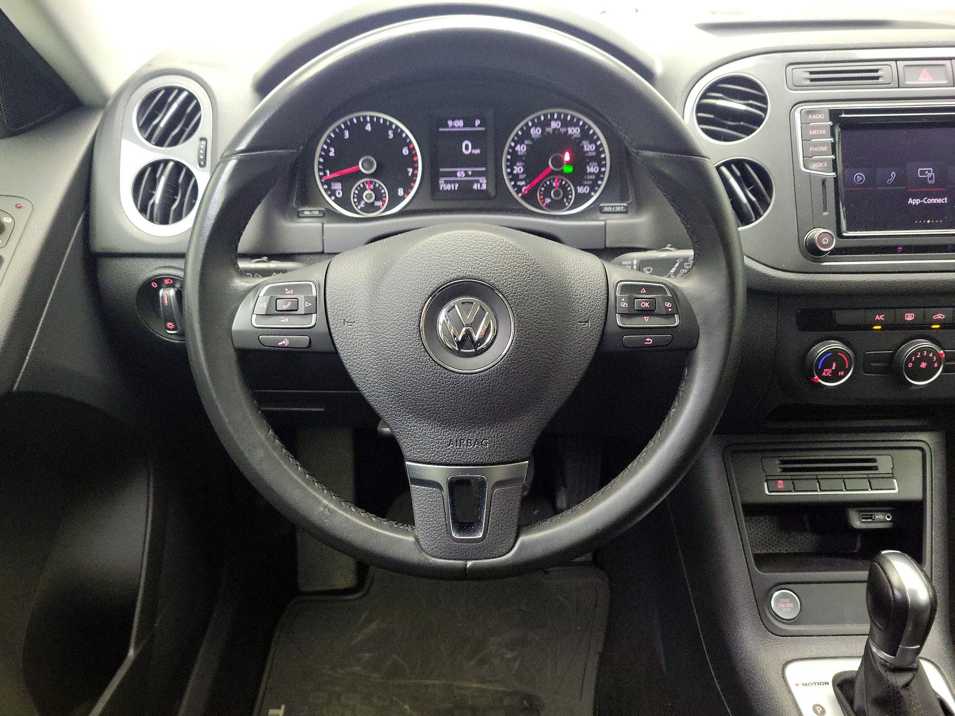 Thumbnail: 2017 Volkswagen Tiguan - 10