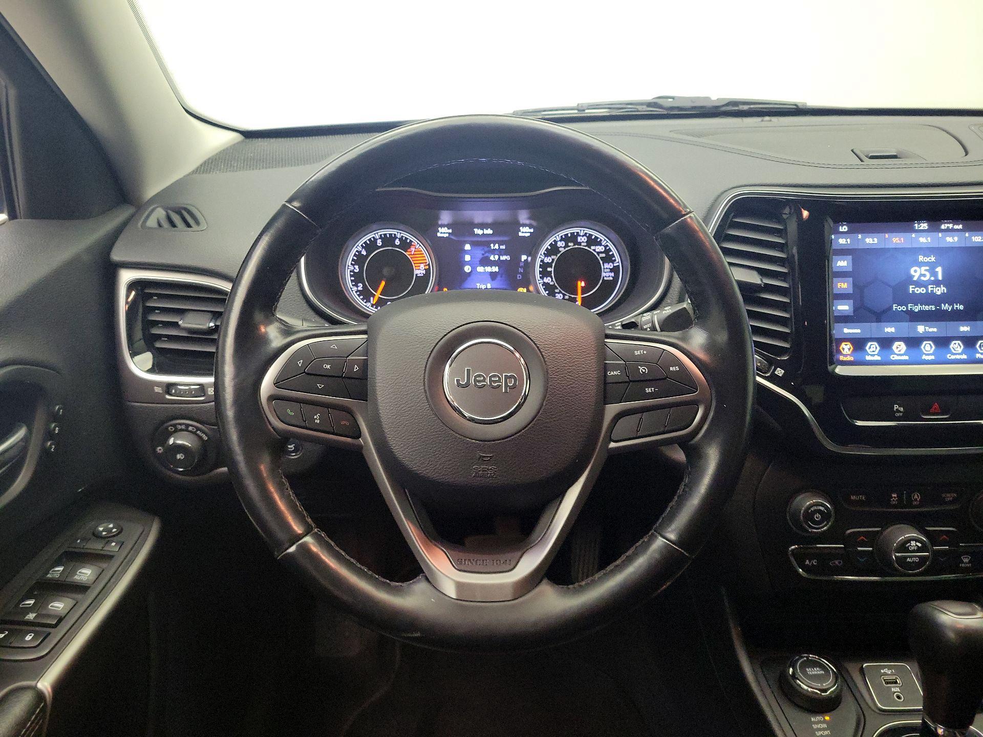 Thumbnail: 2020 Jeep Cherokee - 10