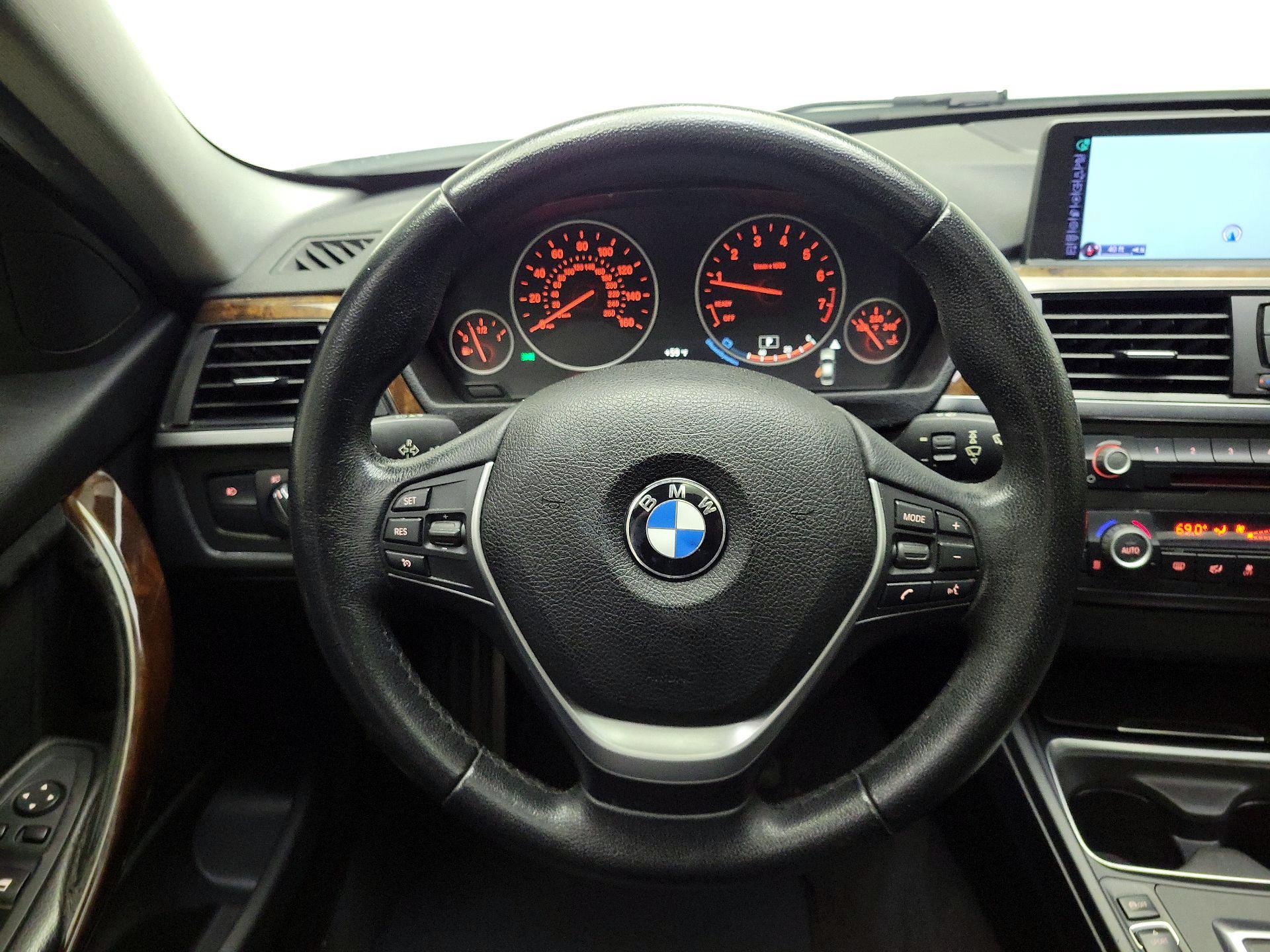 Thumbnail: 2015 BMW 3 Series - 10