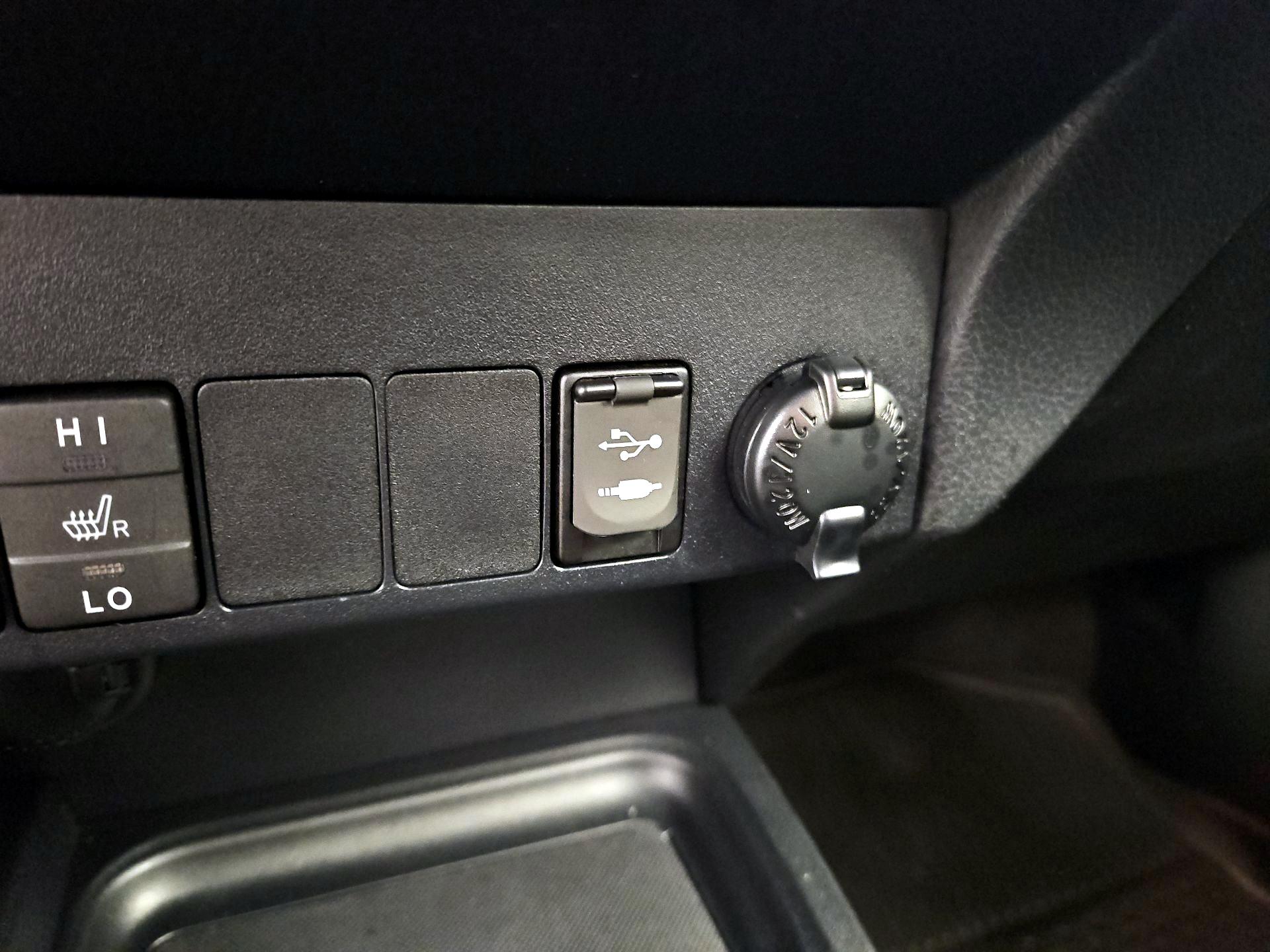 Thumbnail: 2018 Toyota RAV4 - 19