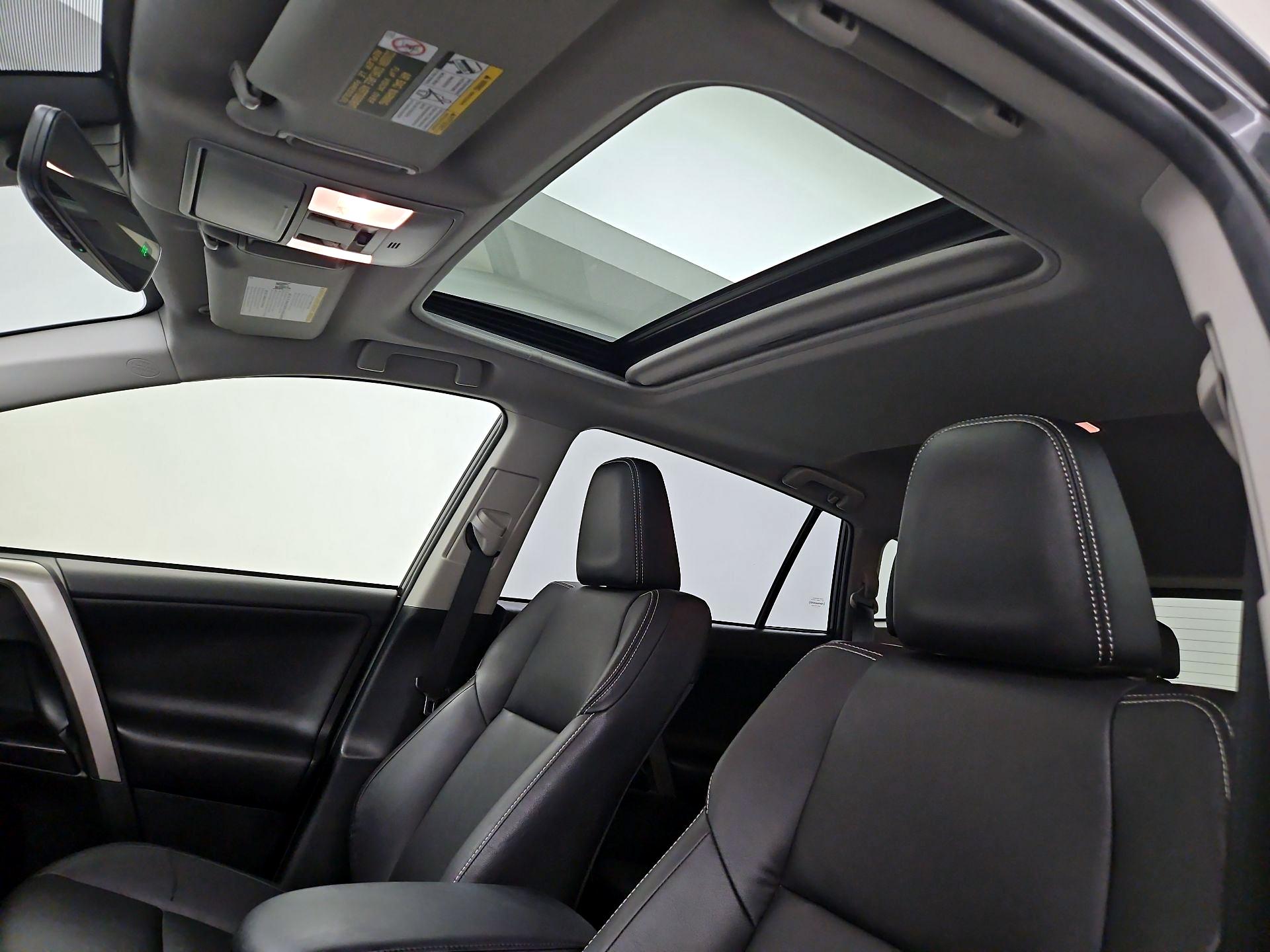 Thumbnail: 2018 Toyota RAV4 - 20