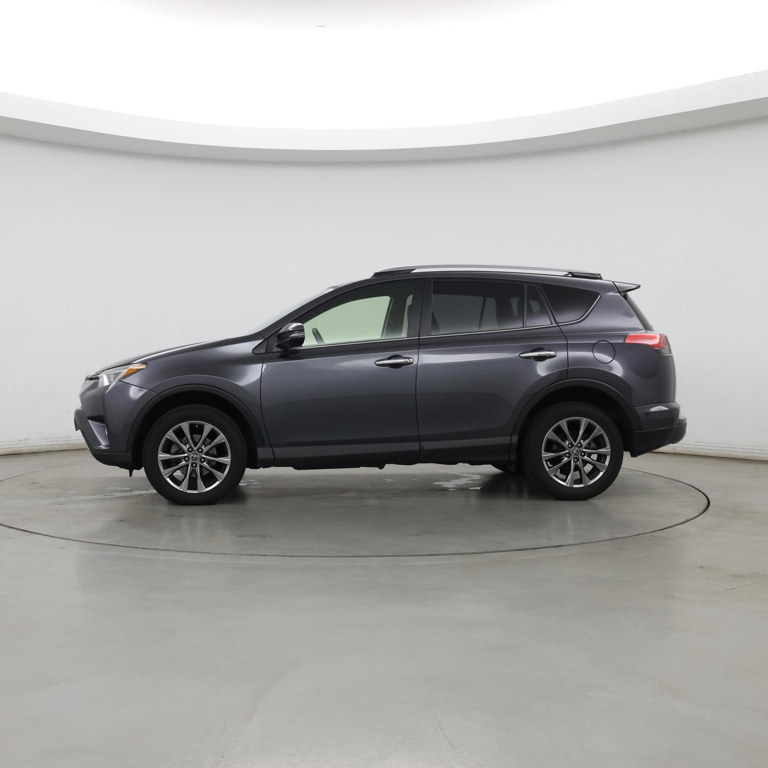 Thumbnail: 2018 Toyota RAV4 - 3