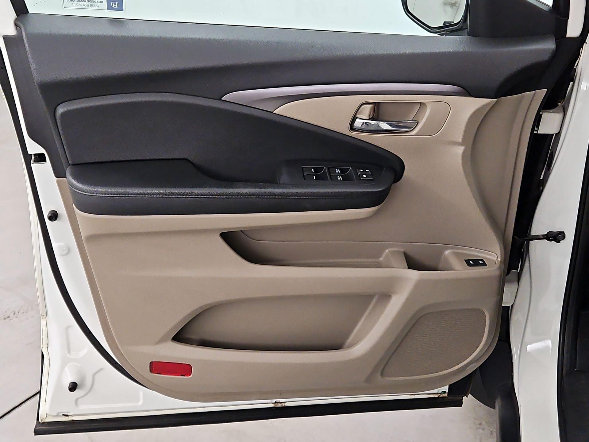 Thumbnail: 2016 Honda Pilot - 12