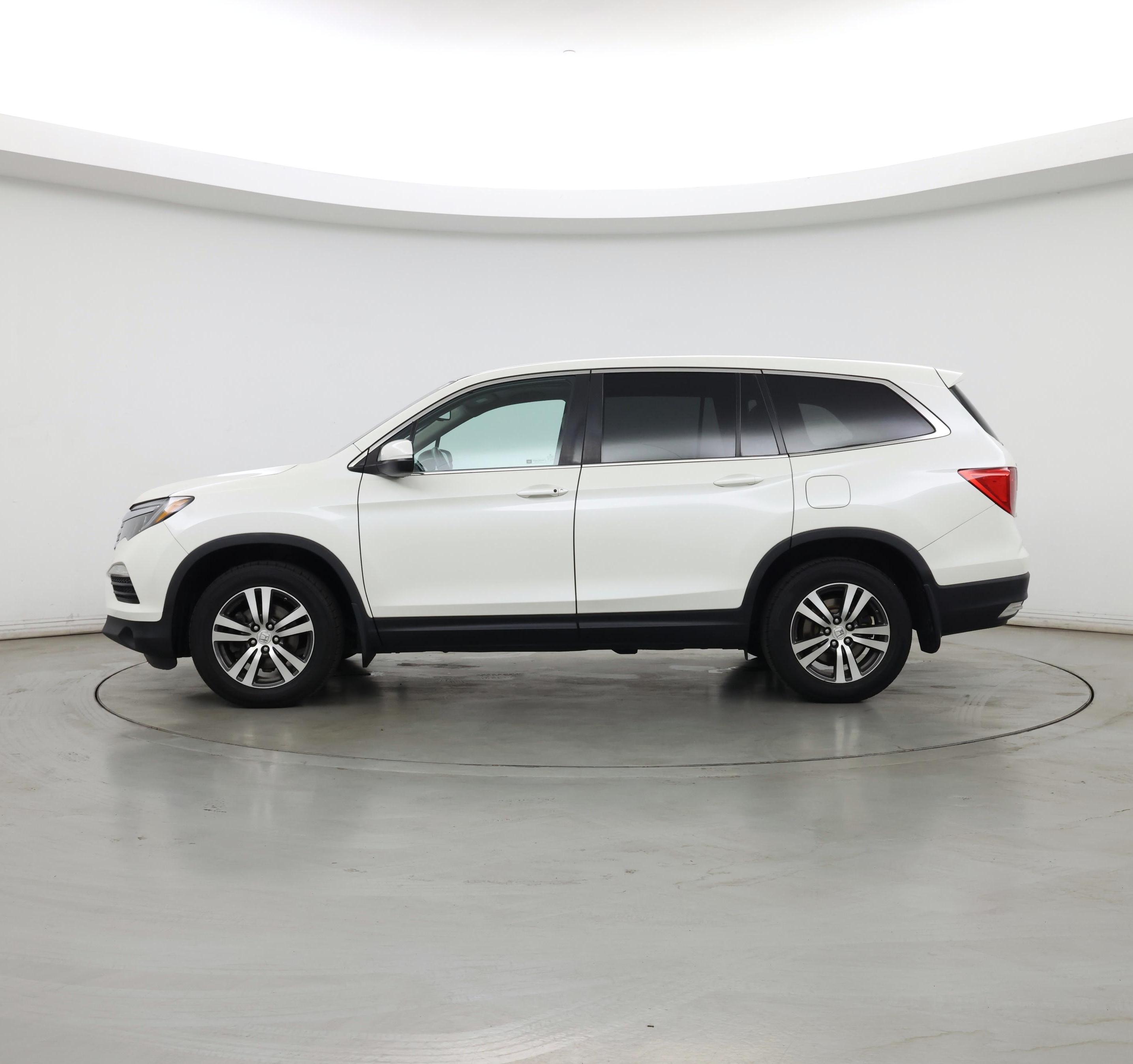 Thumbnail: 2016 Honda Pilot - 3