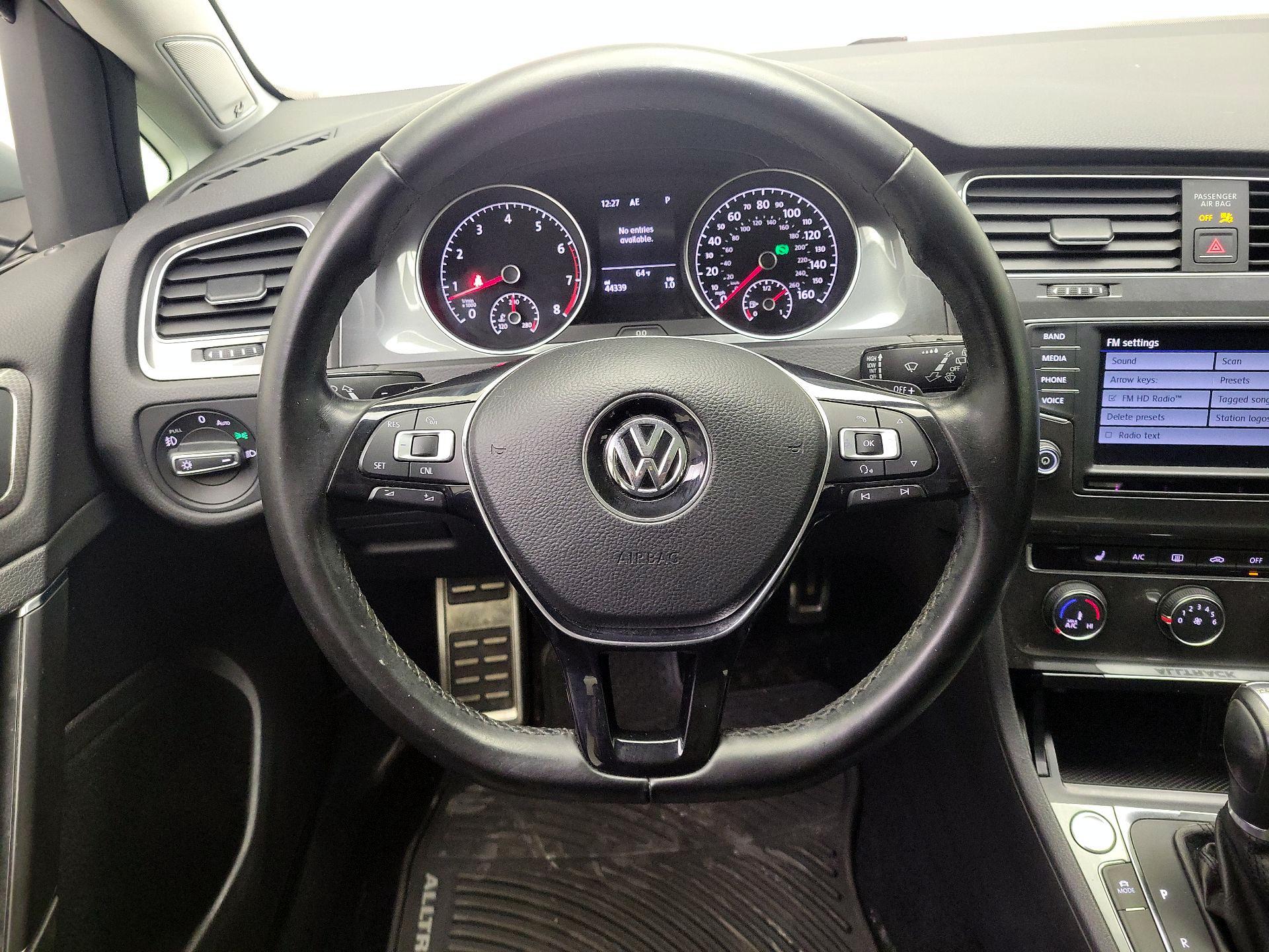 Thumbnail: 2017 Volkswagen Golf - 10