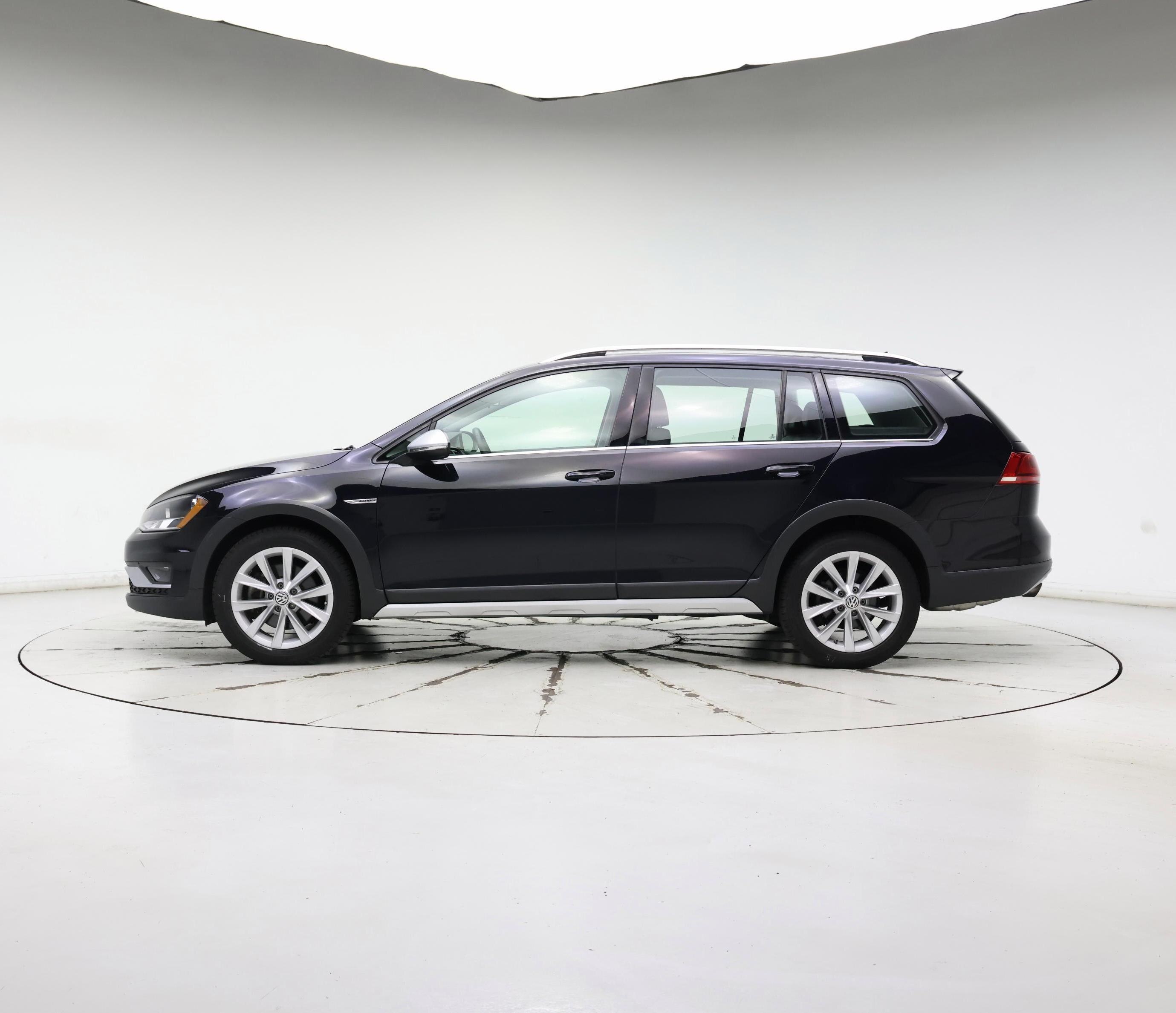 Thumbnail: 2017 Volkswagen Golf - 3