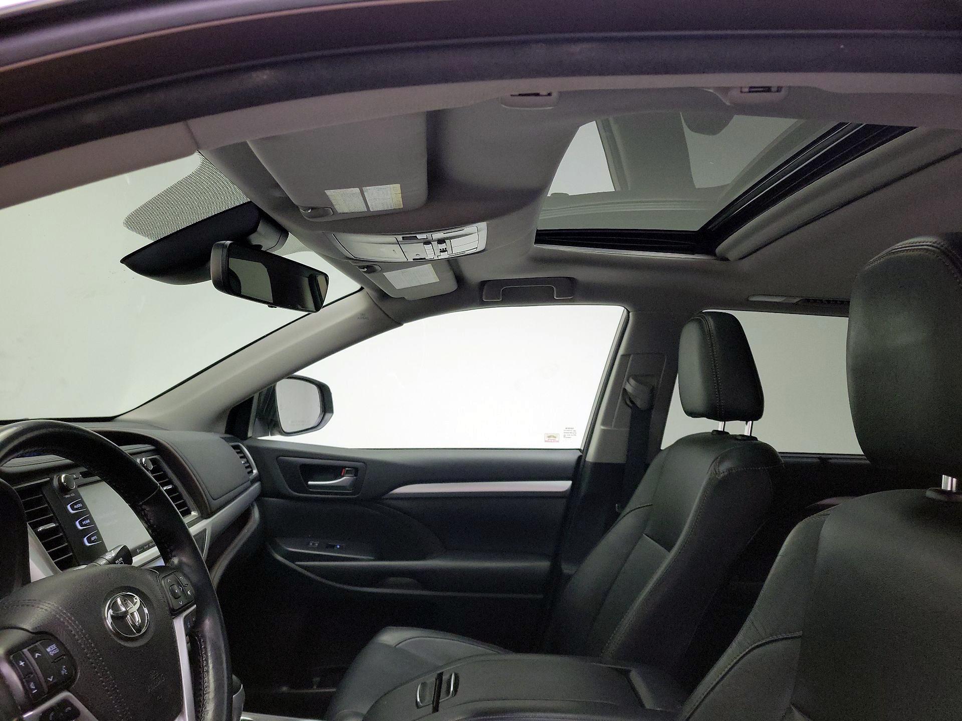 Thumbnail: 2018 Toyota Highlander - 20