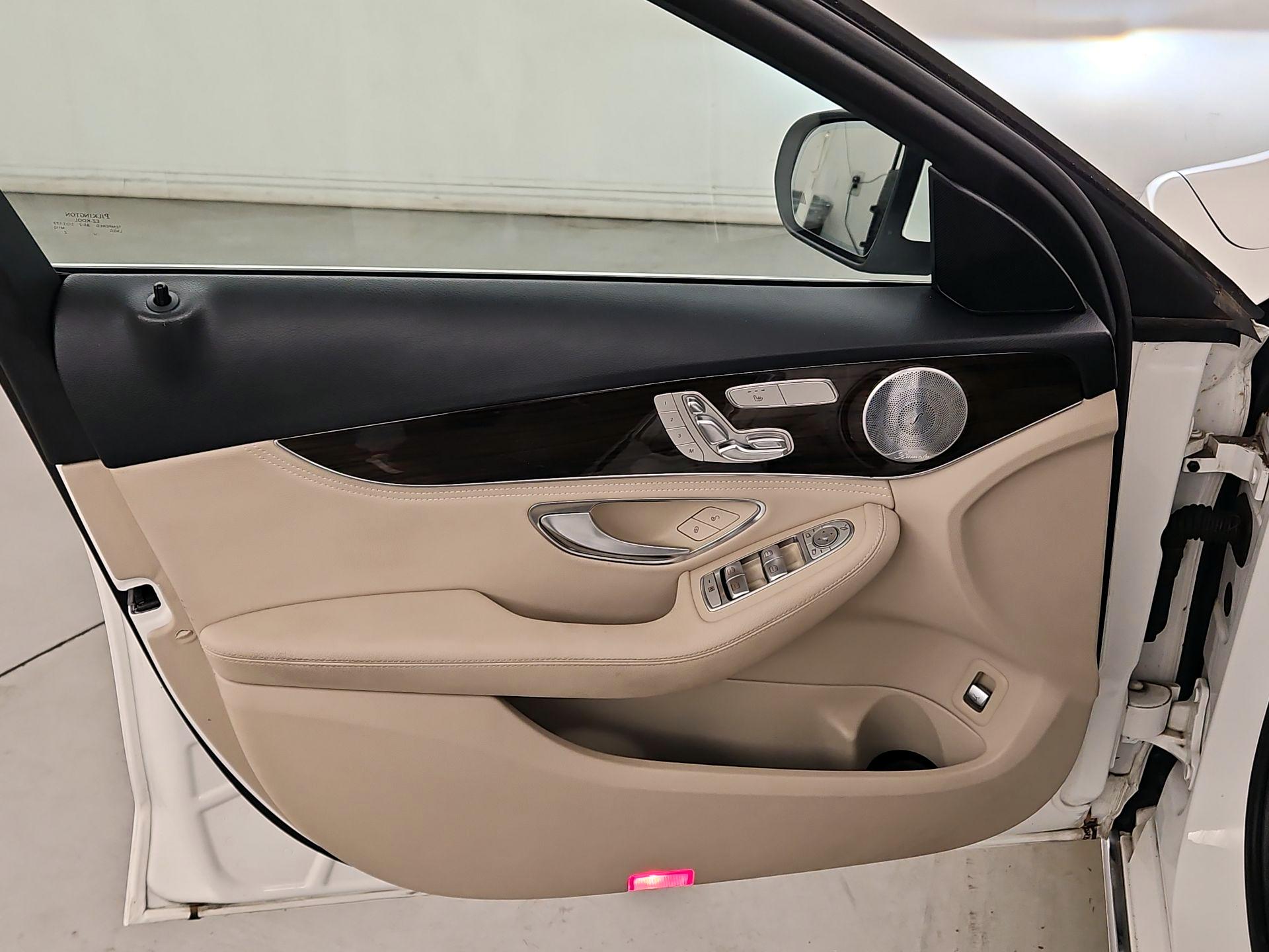 Thumbnail: 2016 Mercedes-Benz C-Class - 12