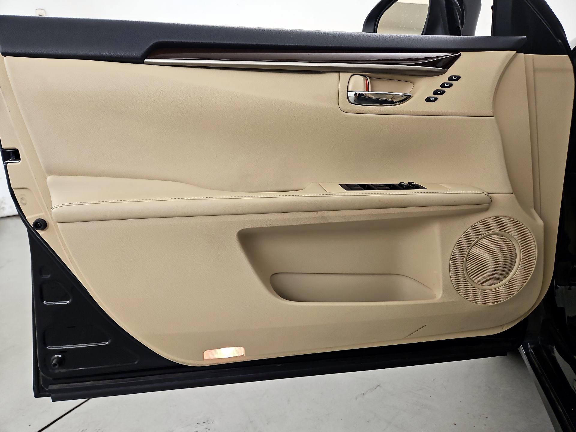 Thumbnail: 2014 Lexus ES - 12