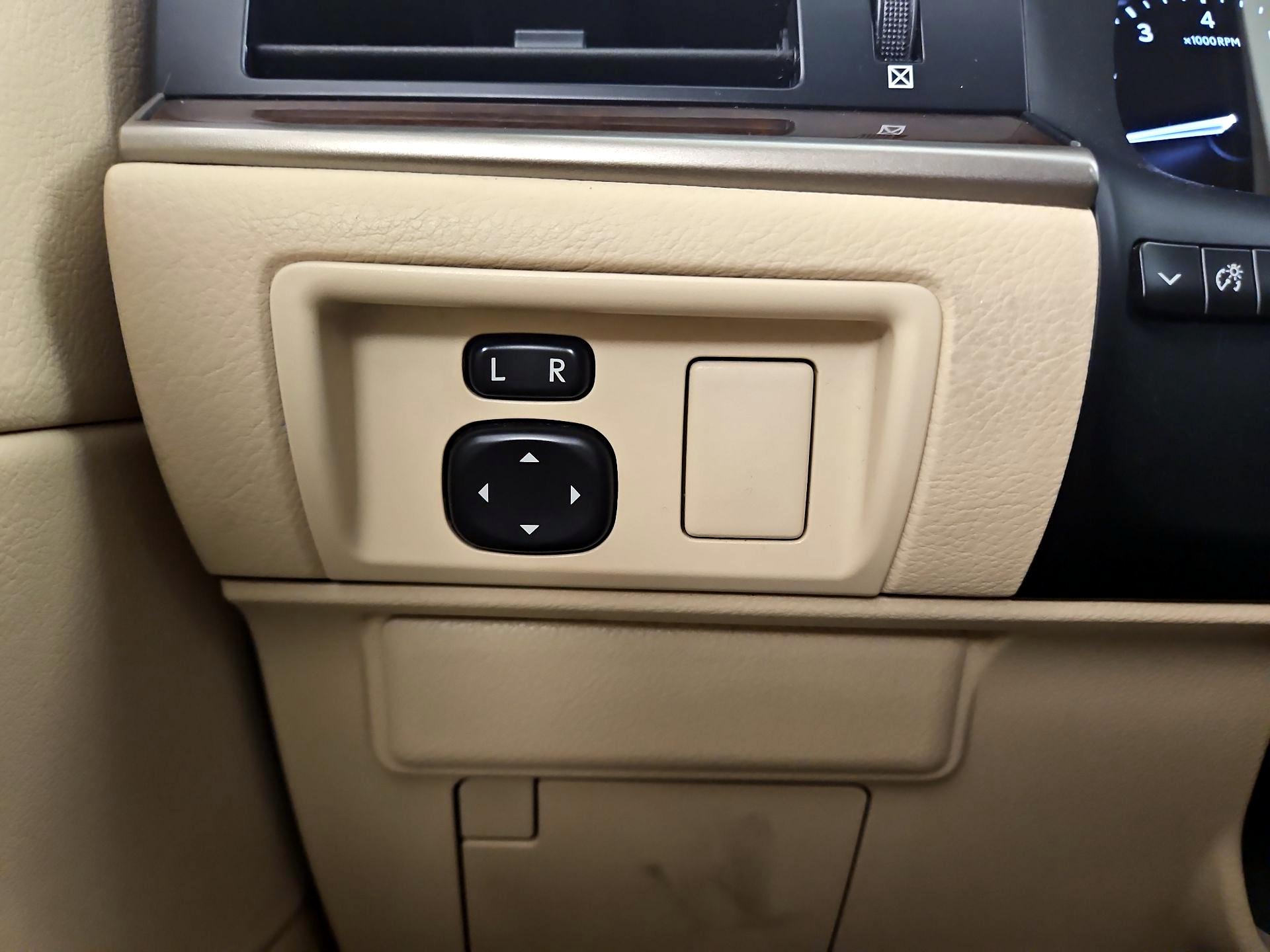 Thumbnail: 2014 Lexus ES - 13