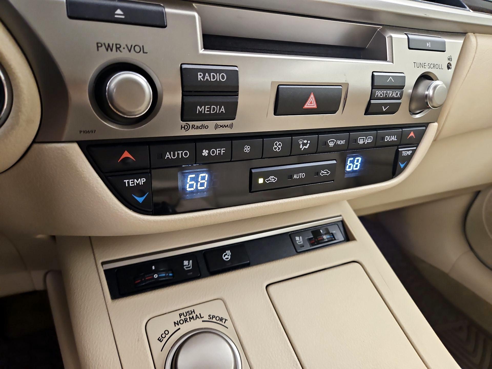 Thumbnail: 2014 Lexus ES - 16