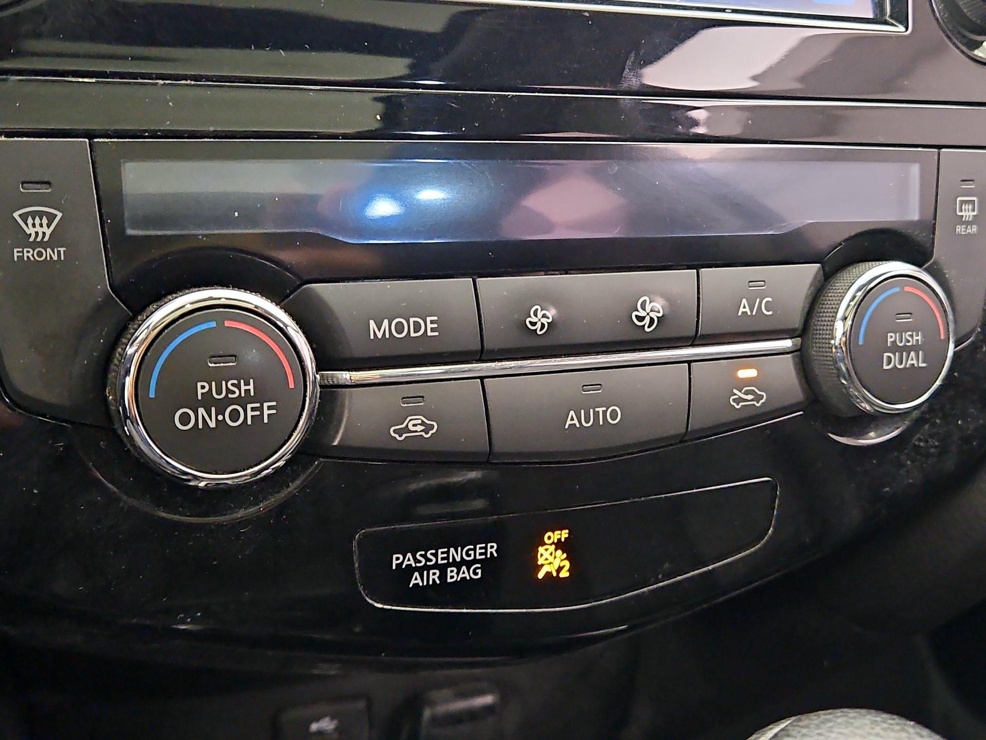 Thumbnail: 2016 Nissan Rogue - 17