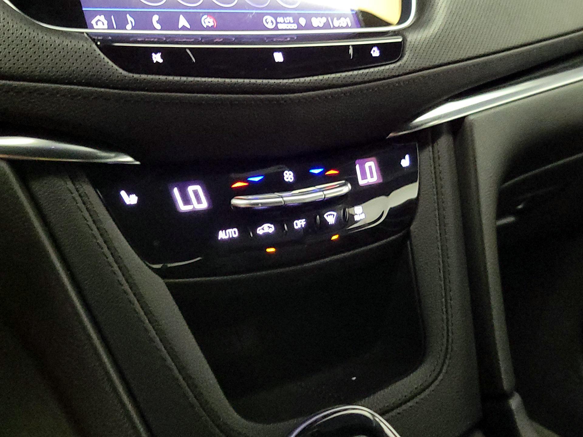 Thumbnail: 2021 Cadillac XT5 - 17