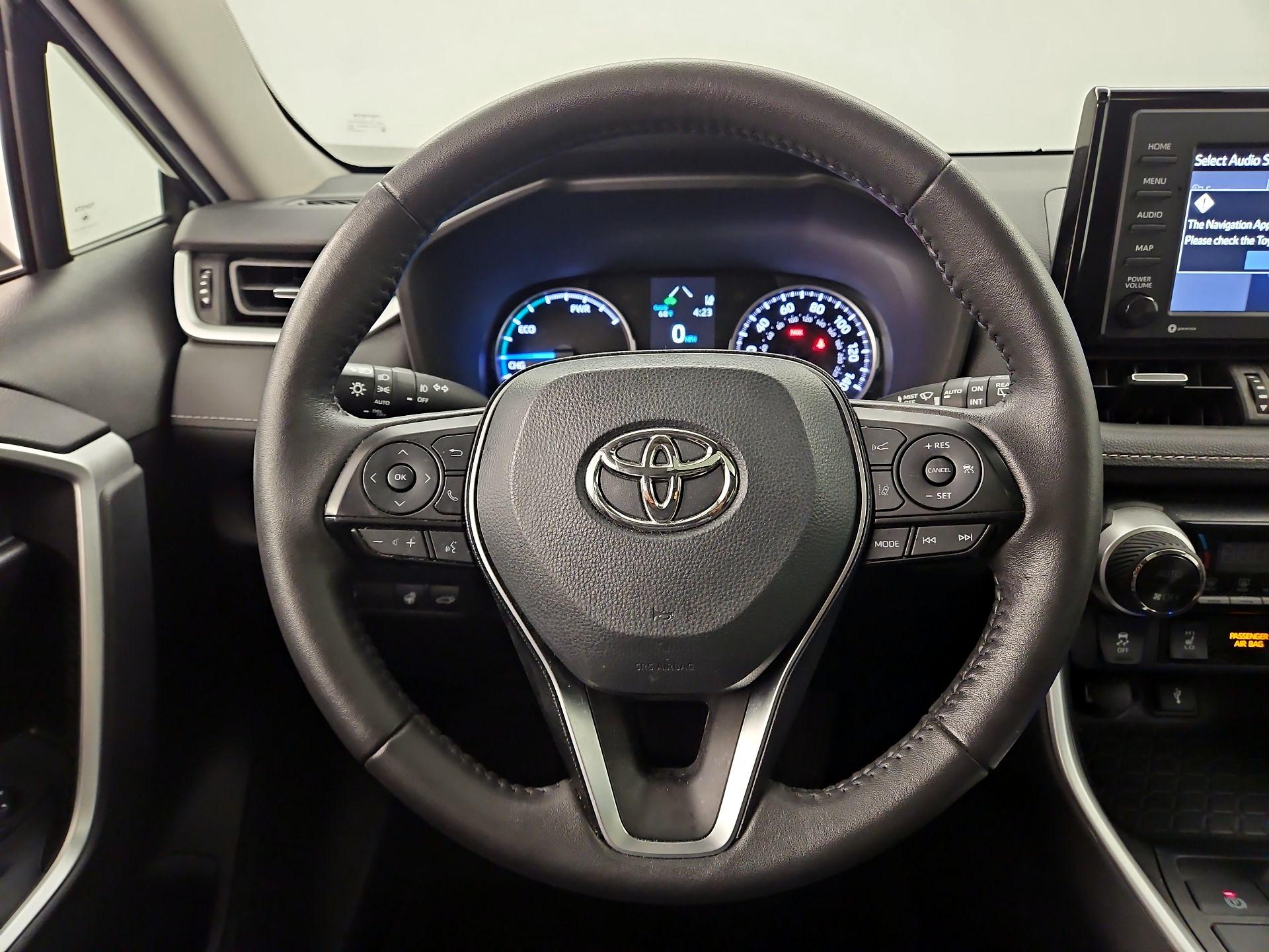 Thumbnail: 2022 Toyota RAV4 - 10