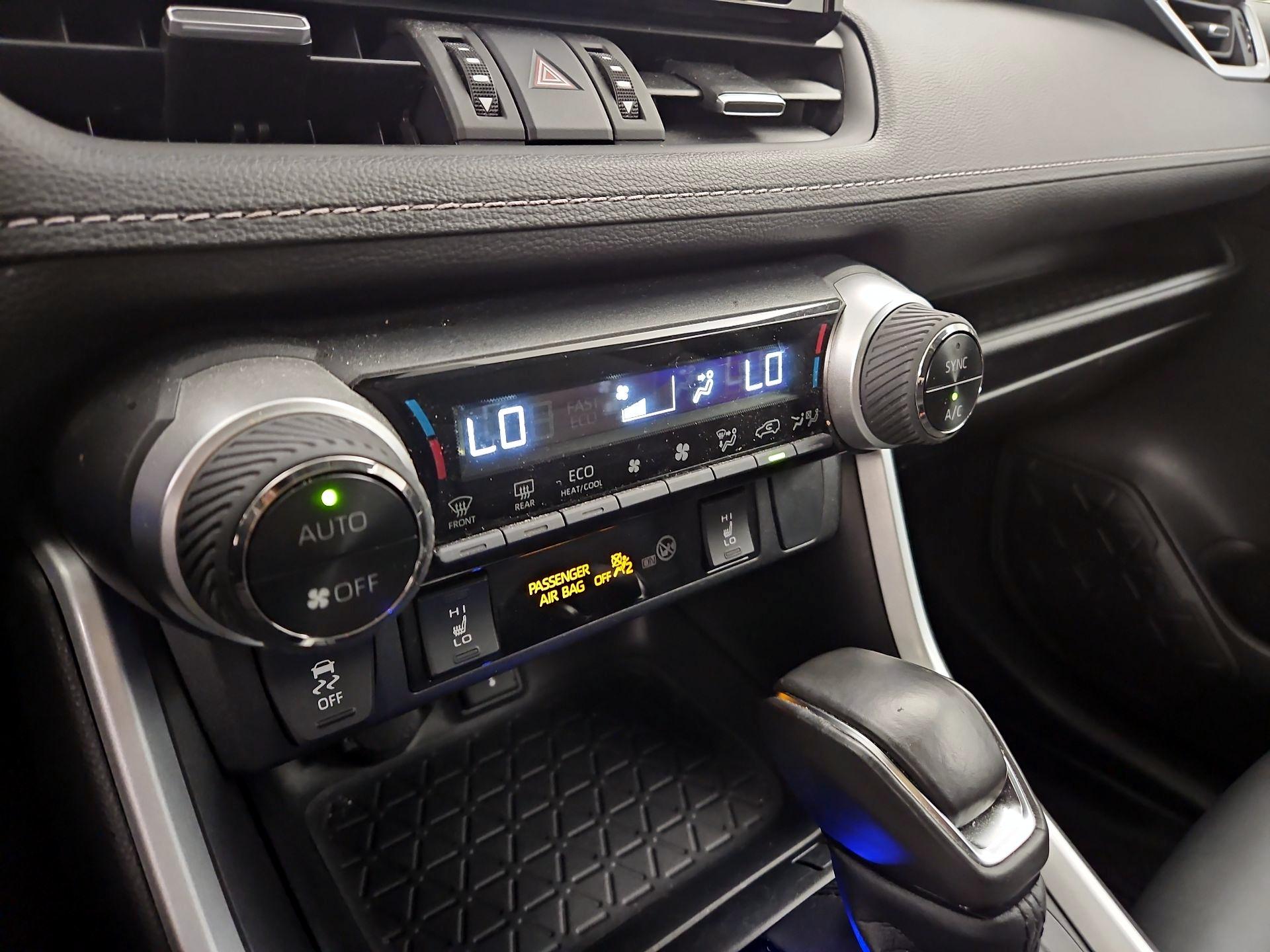 Thumbnail: 2022 Toyota RAV4 - 16