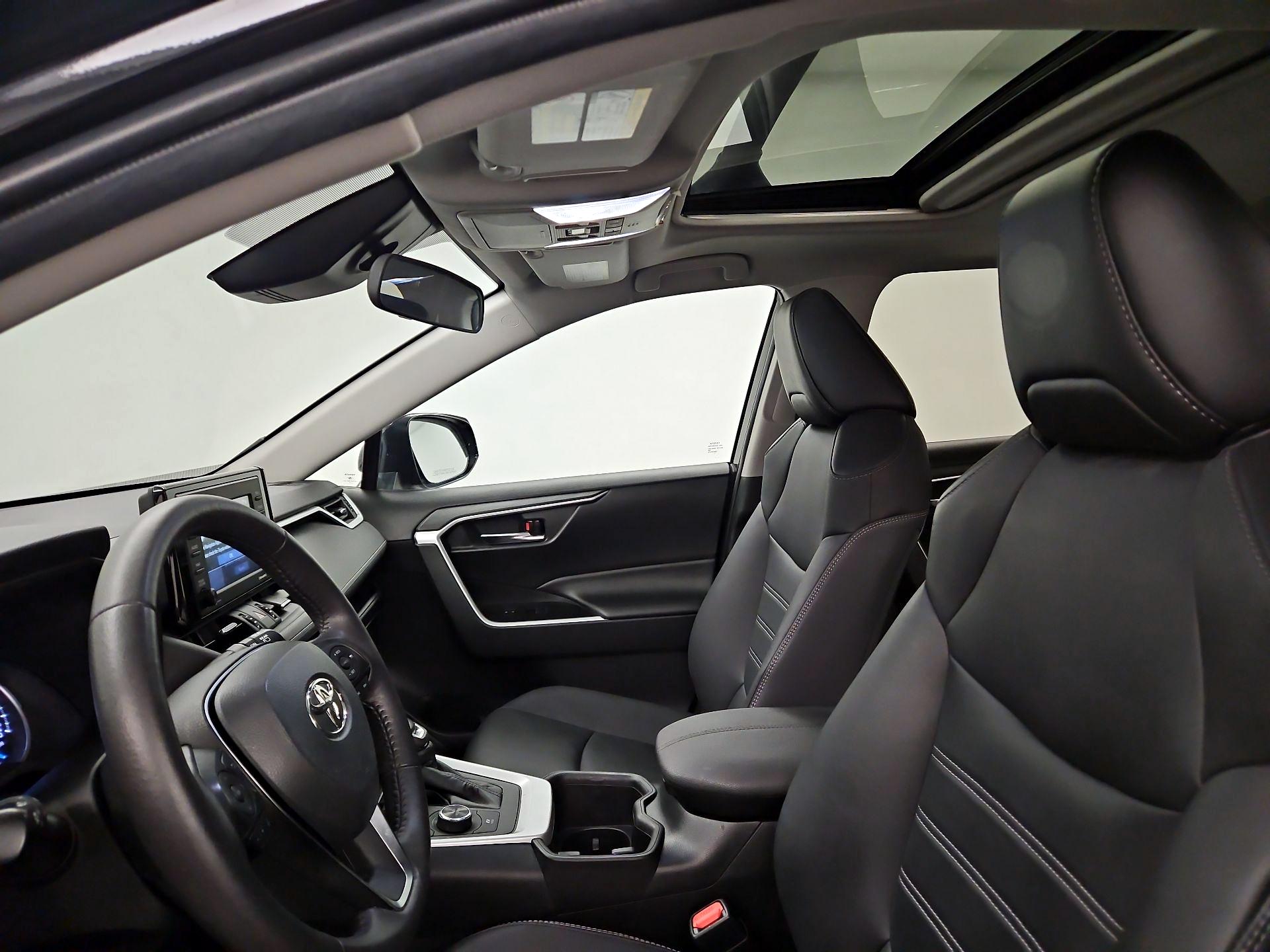 Thumbnail: 2022 Toyota RAV4 - 19