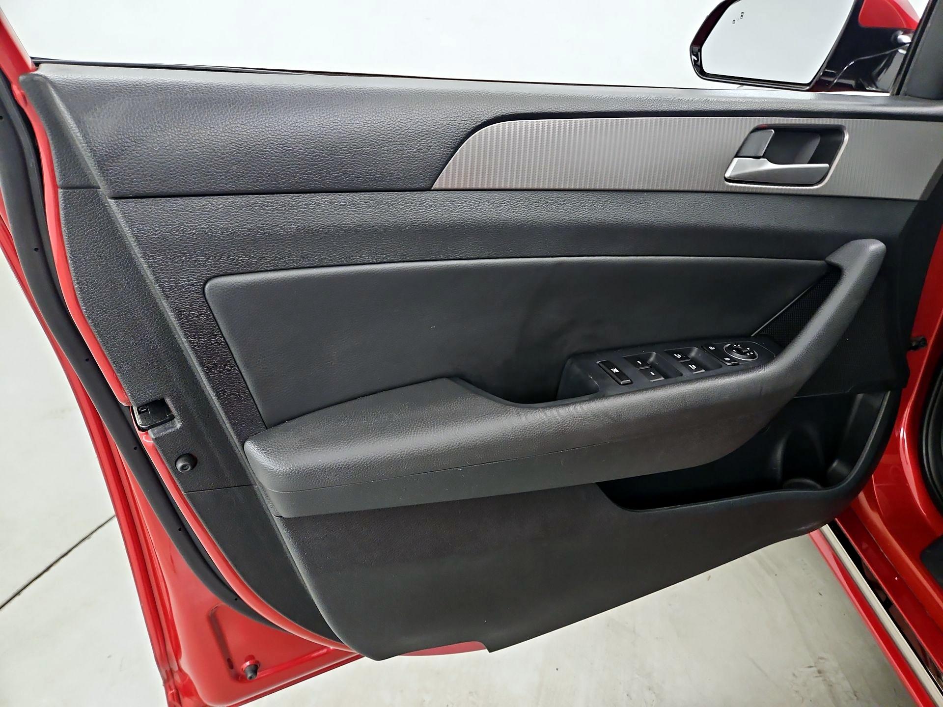 Thumbnail: 2019 Hyundai Sonata - 12