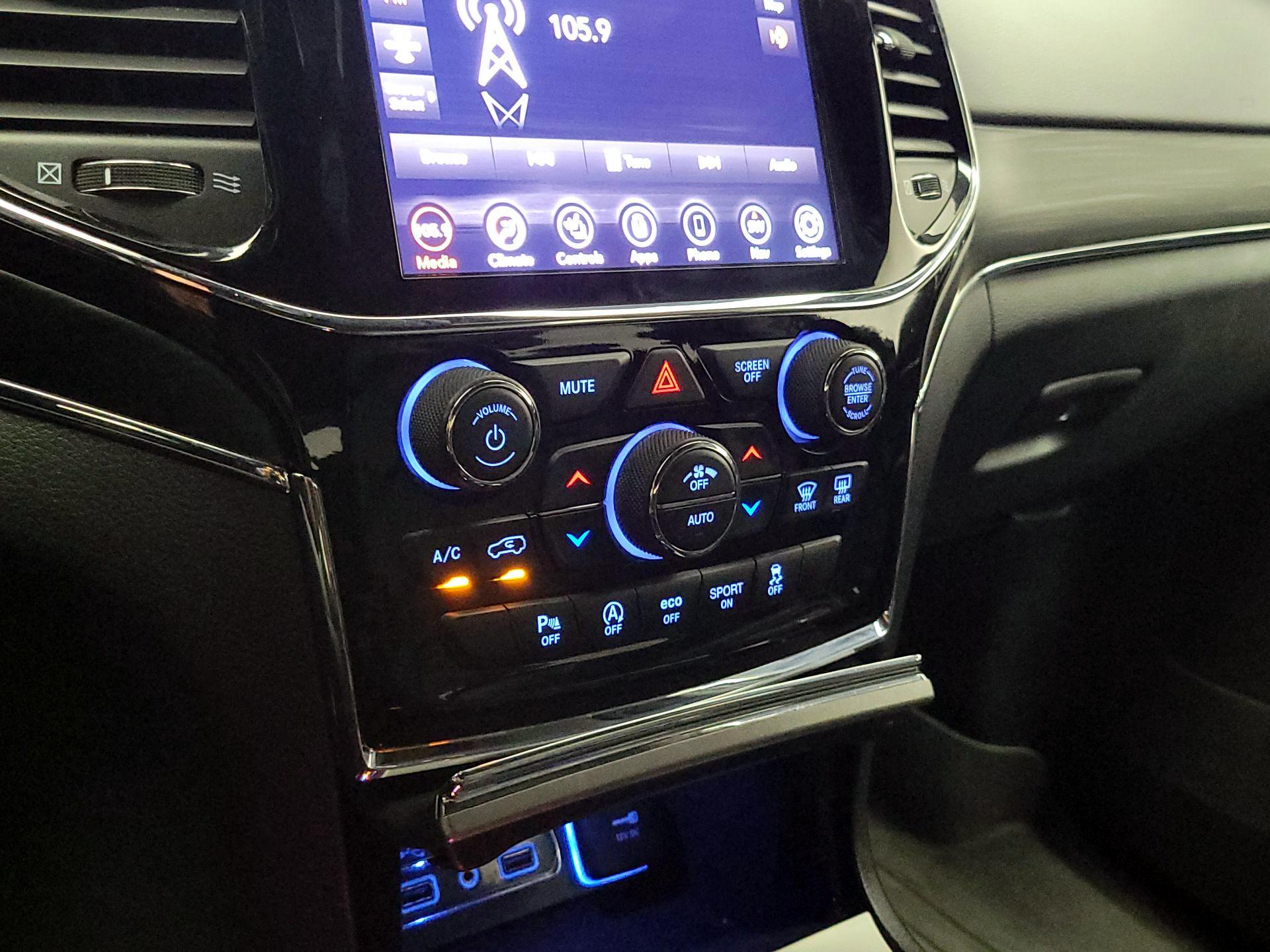 Thumbnail: 2020 Jeep Grand Cherokee - 17