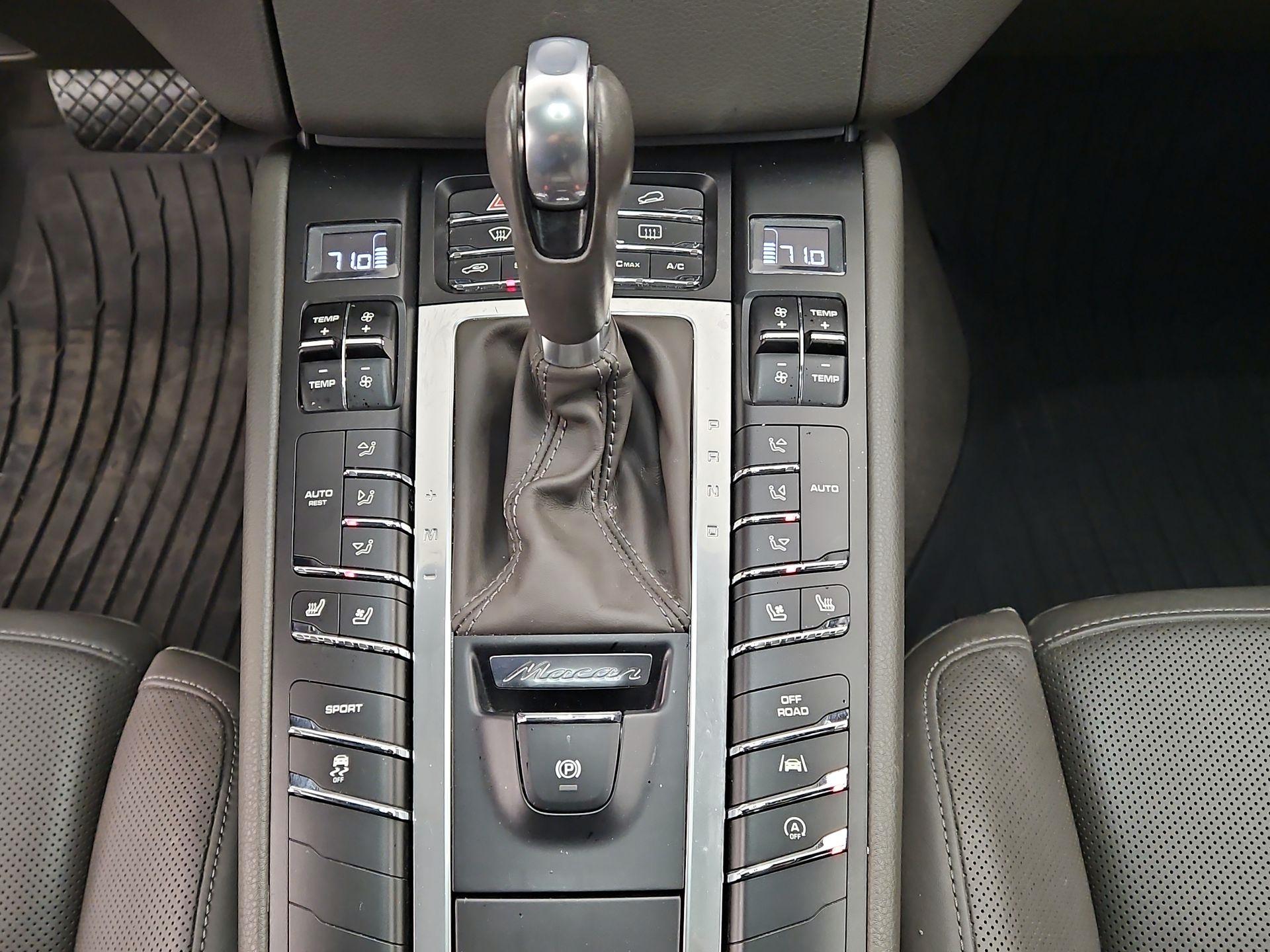 Thumbnail: 2017 Porsche Macan - 18