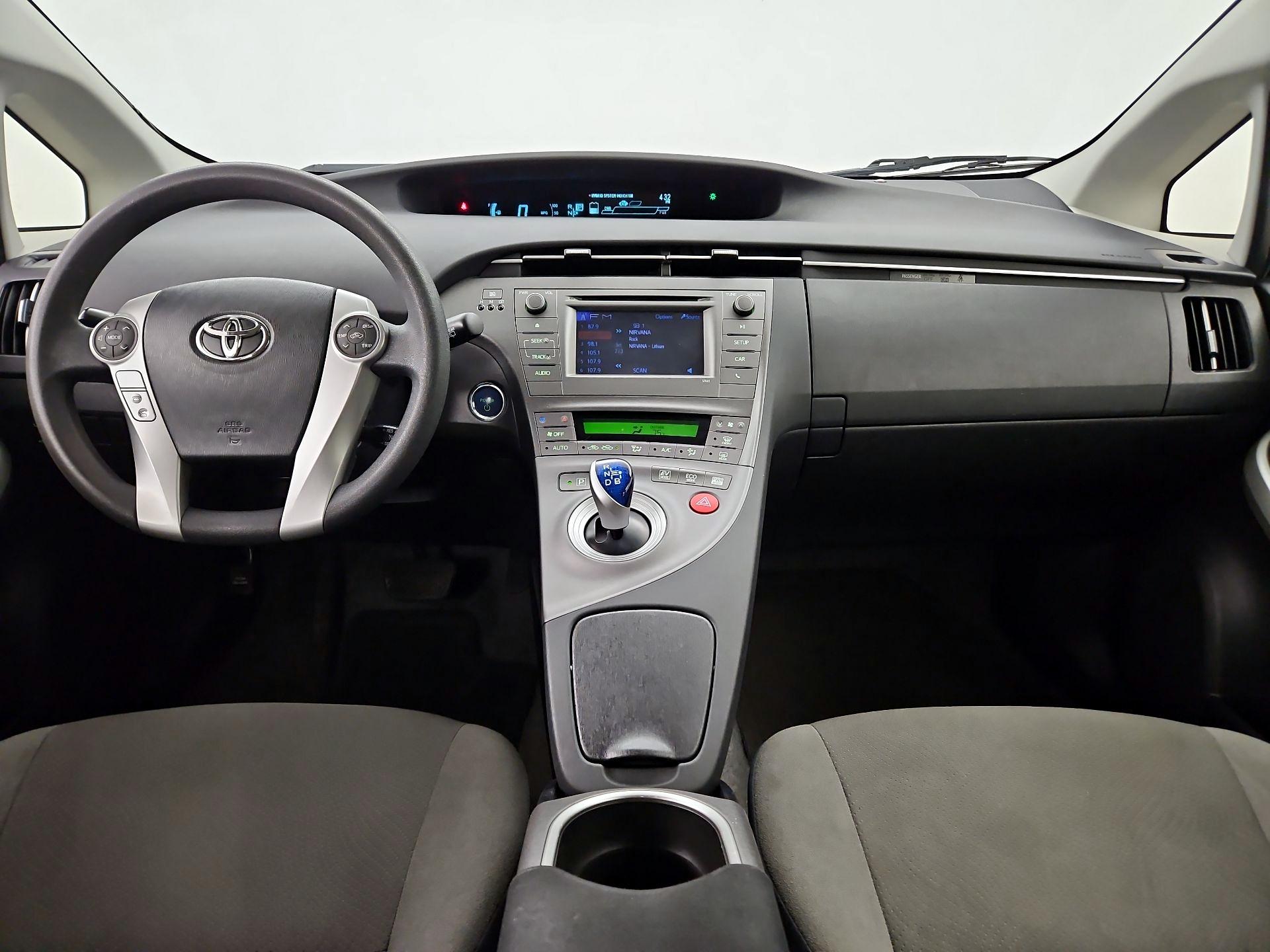 Thumbnail: 2015 Toyota Prius - 9