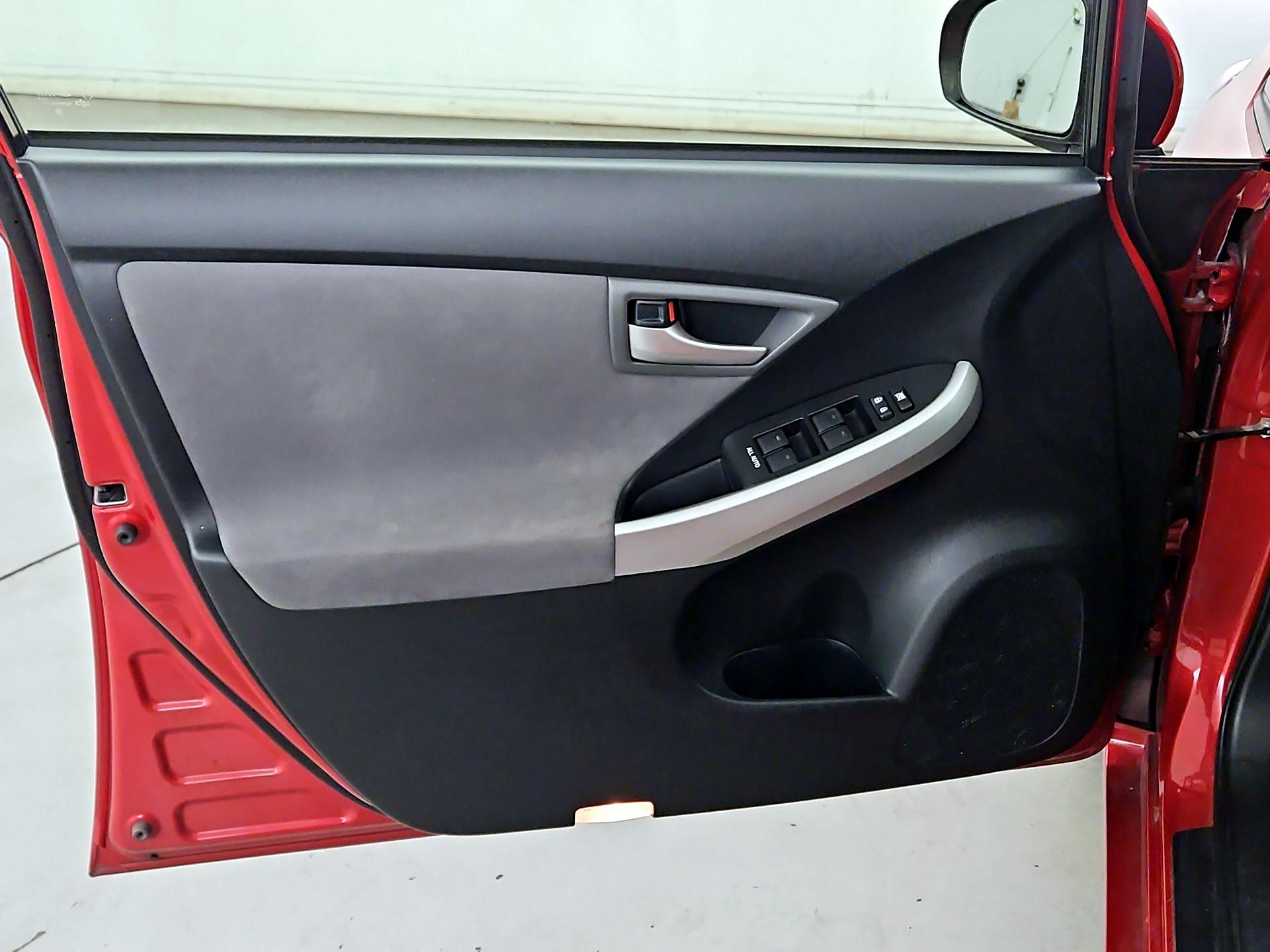 Thumbnail: 2015 Toyota Prius - 12