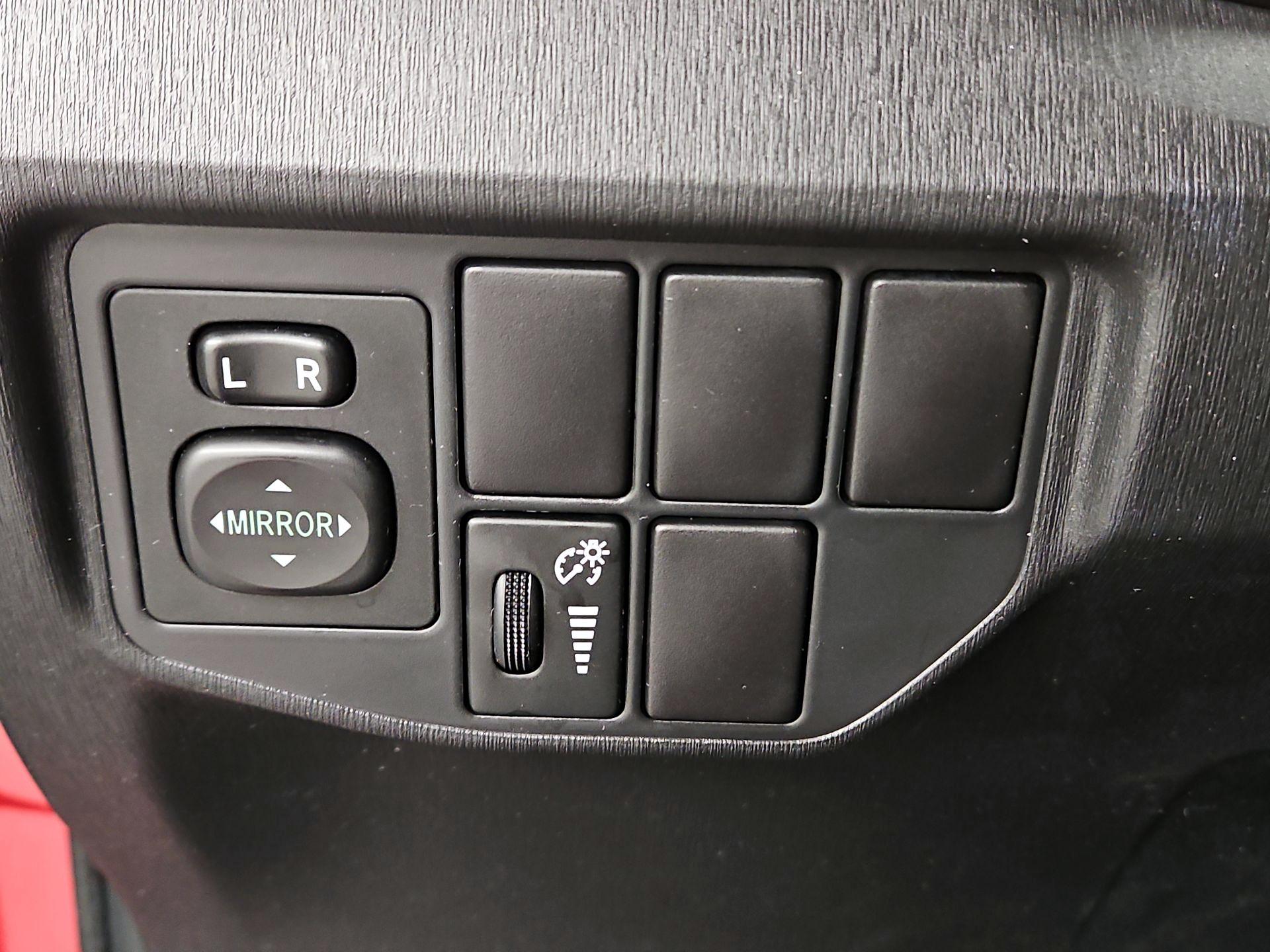 Thumbnail: 2015 Toyota Prius - 13