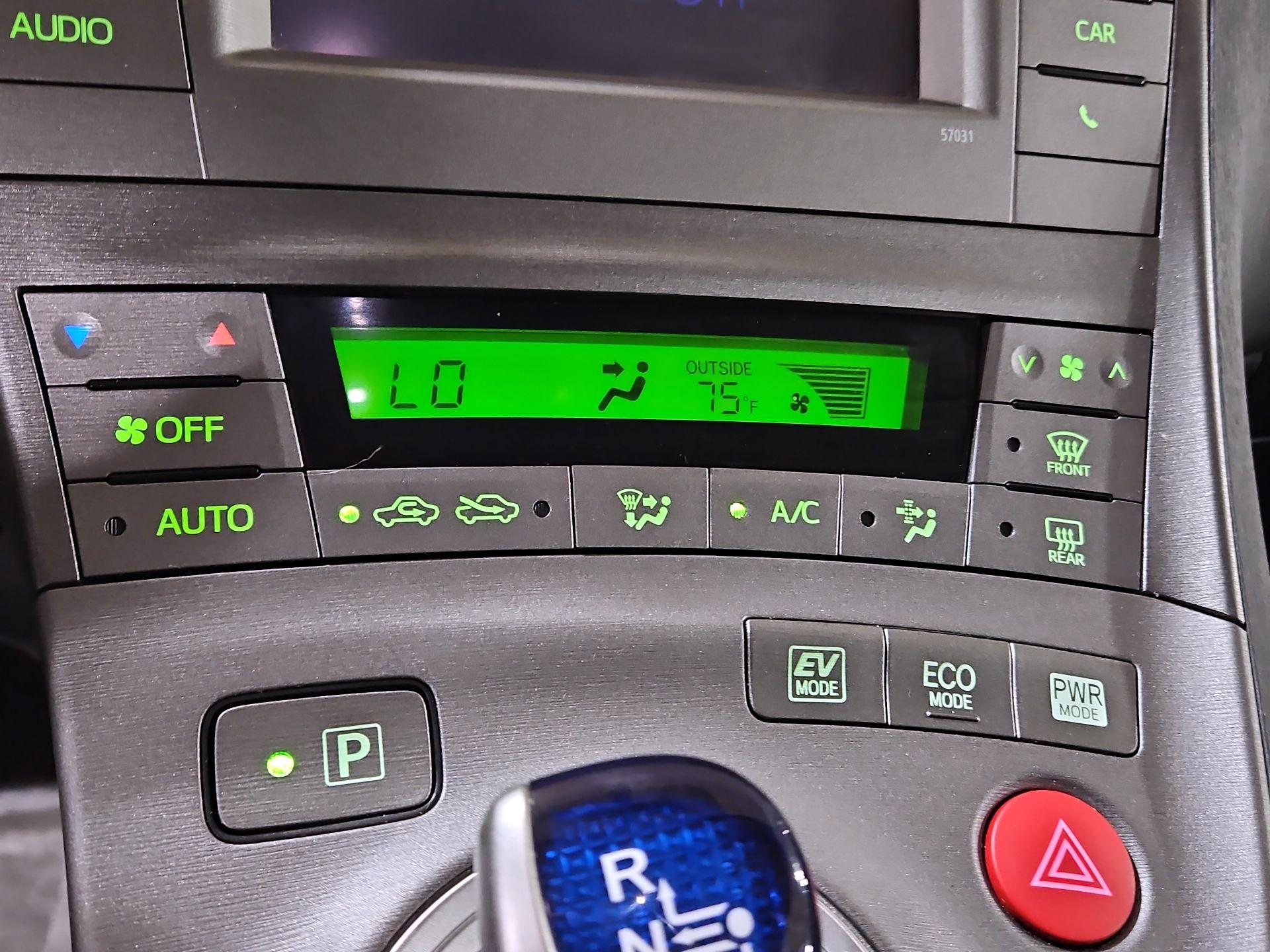 Thumbnail: 2015 Toyota Prius - 16