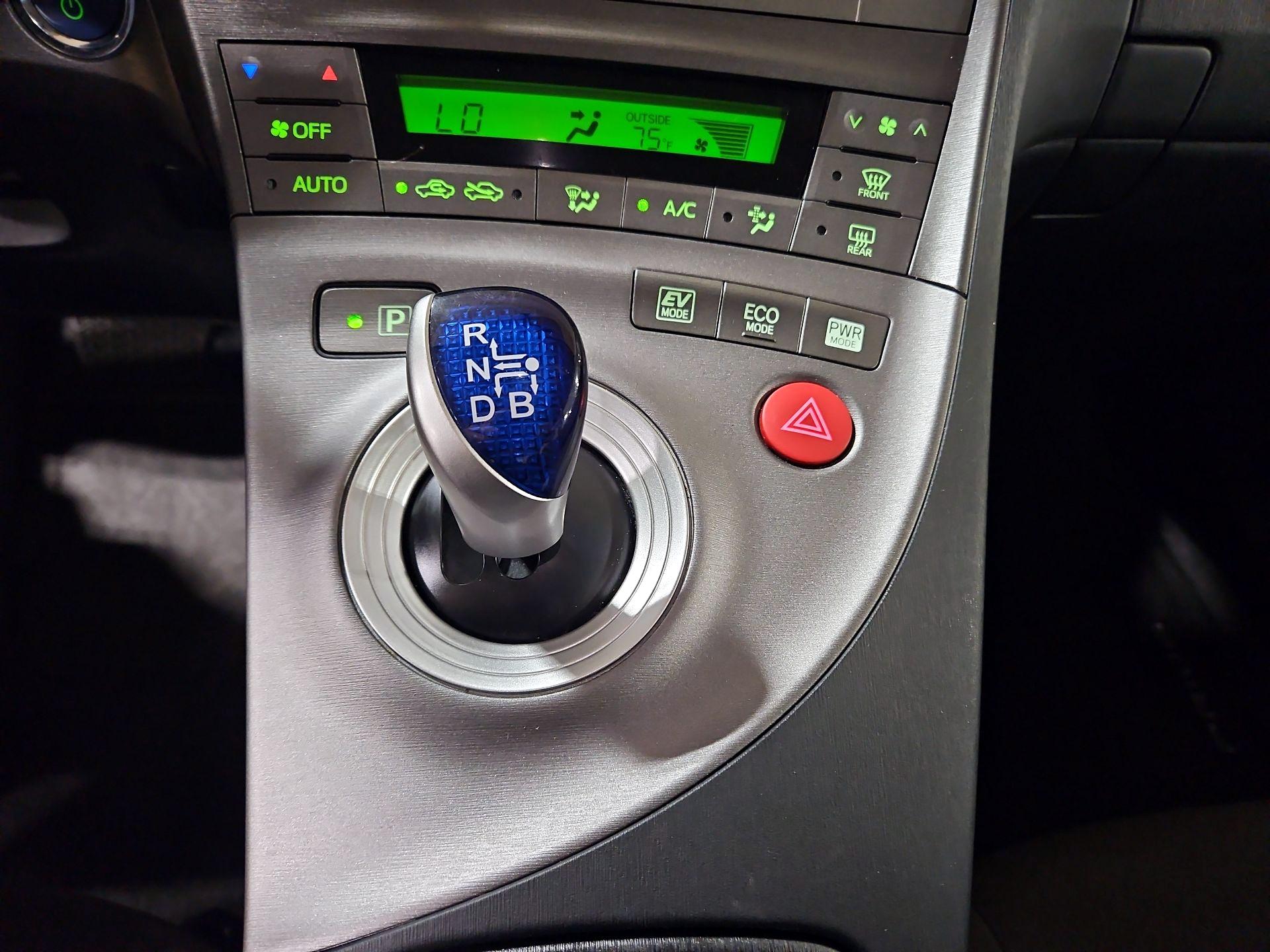 Thumbnail: 2015 Toyota Prius - 17