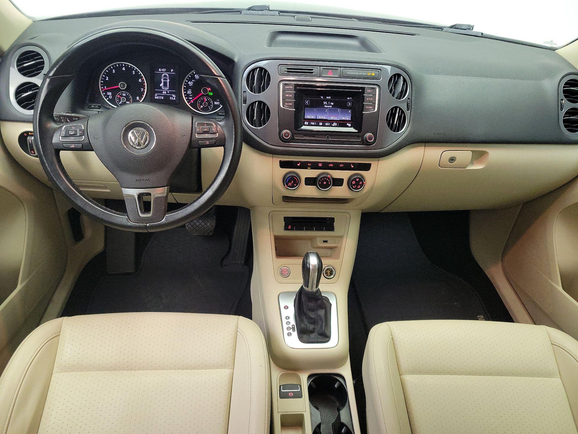 Thumbnail: 2016 Volkswagen Tiguan - 9