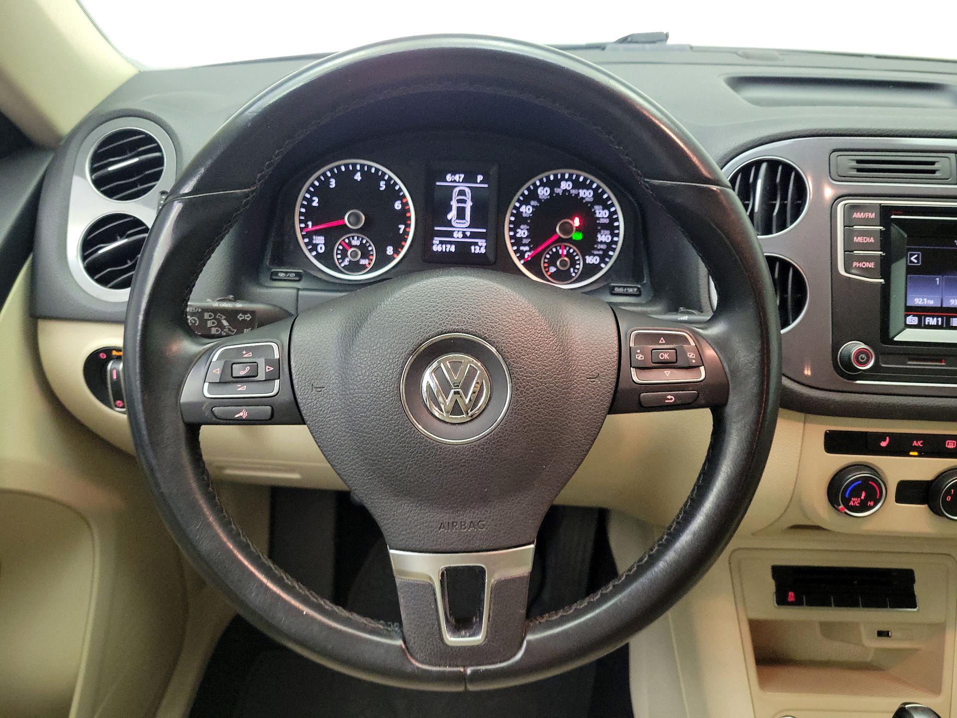 Thumbnail: 2016 Volkswagen Tiguan - 10