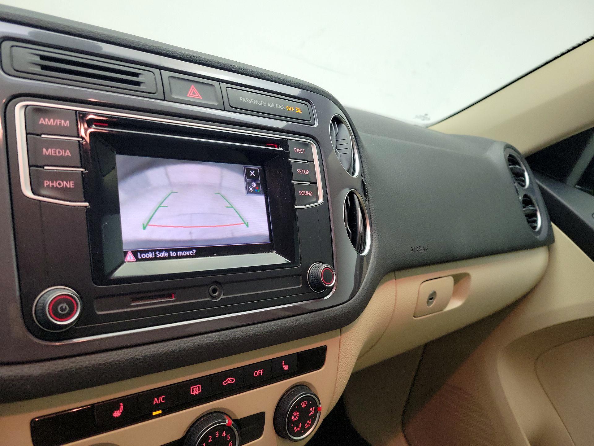 Thumbnail: 2016 Volkswagen Tiguan - 14