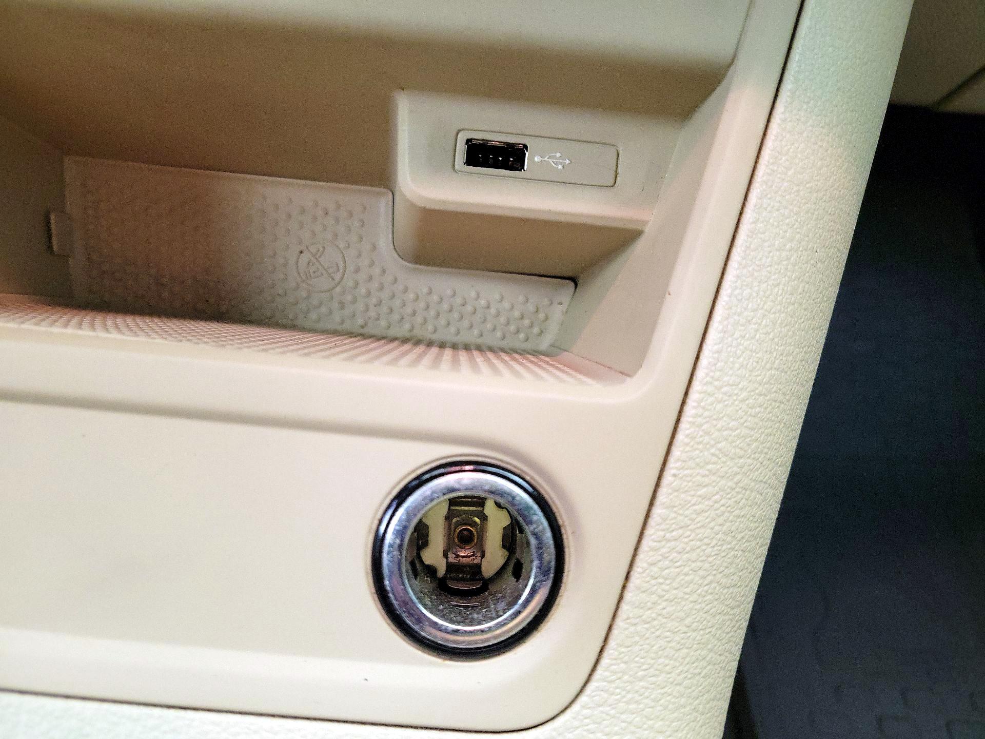 Thumbnail: 2016 Volkswagen Tiguan - 18