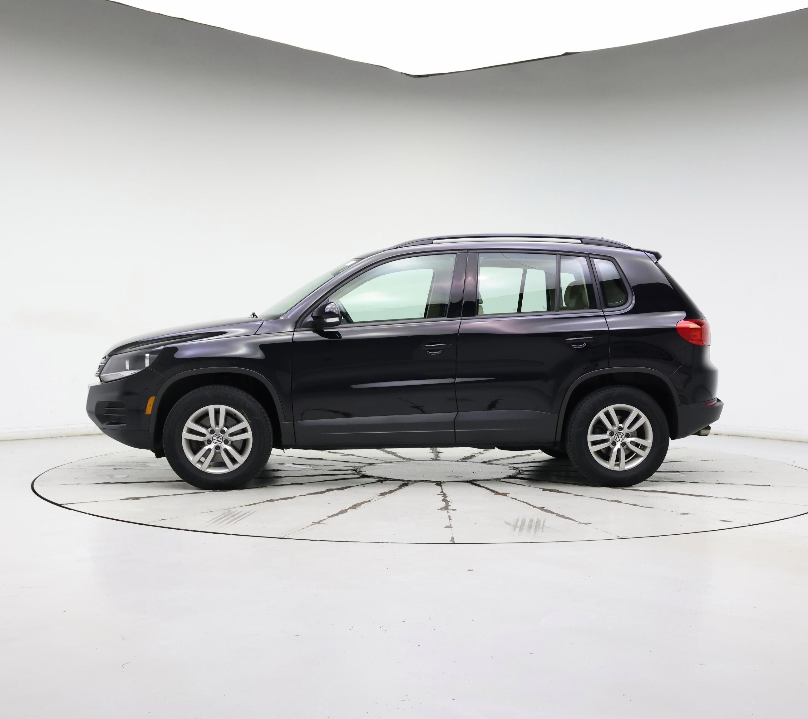 Thumbnail: 2016 Volkswagen Tiguan - 3