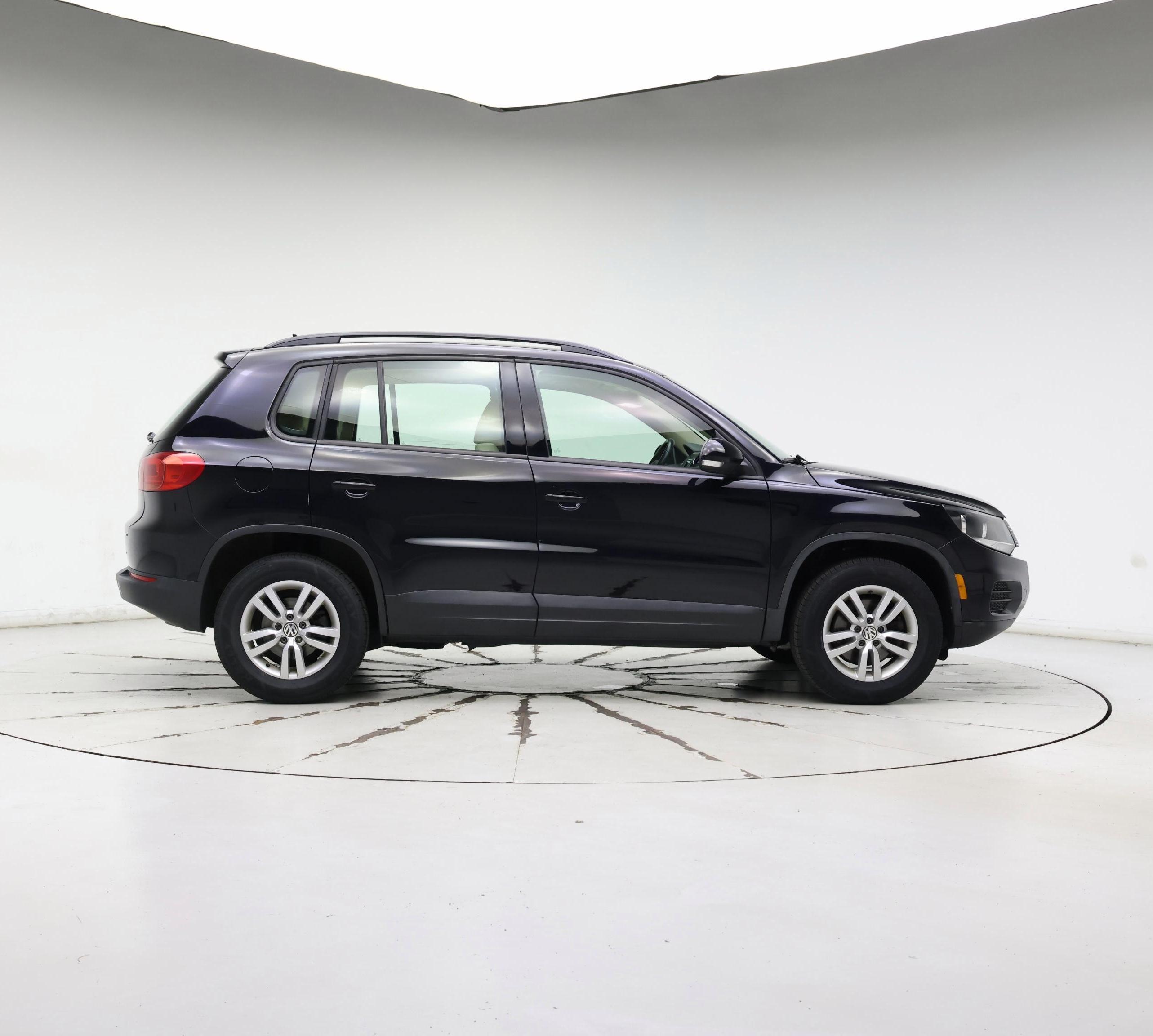 Thumbnail: 2016 Volkswagen Tiguan - 7