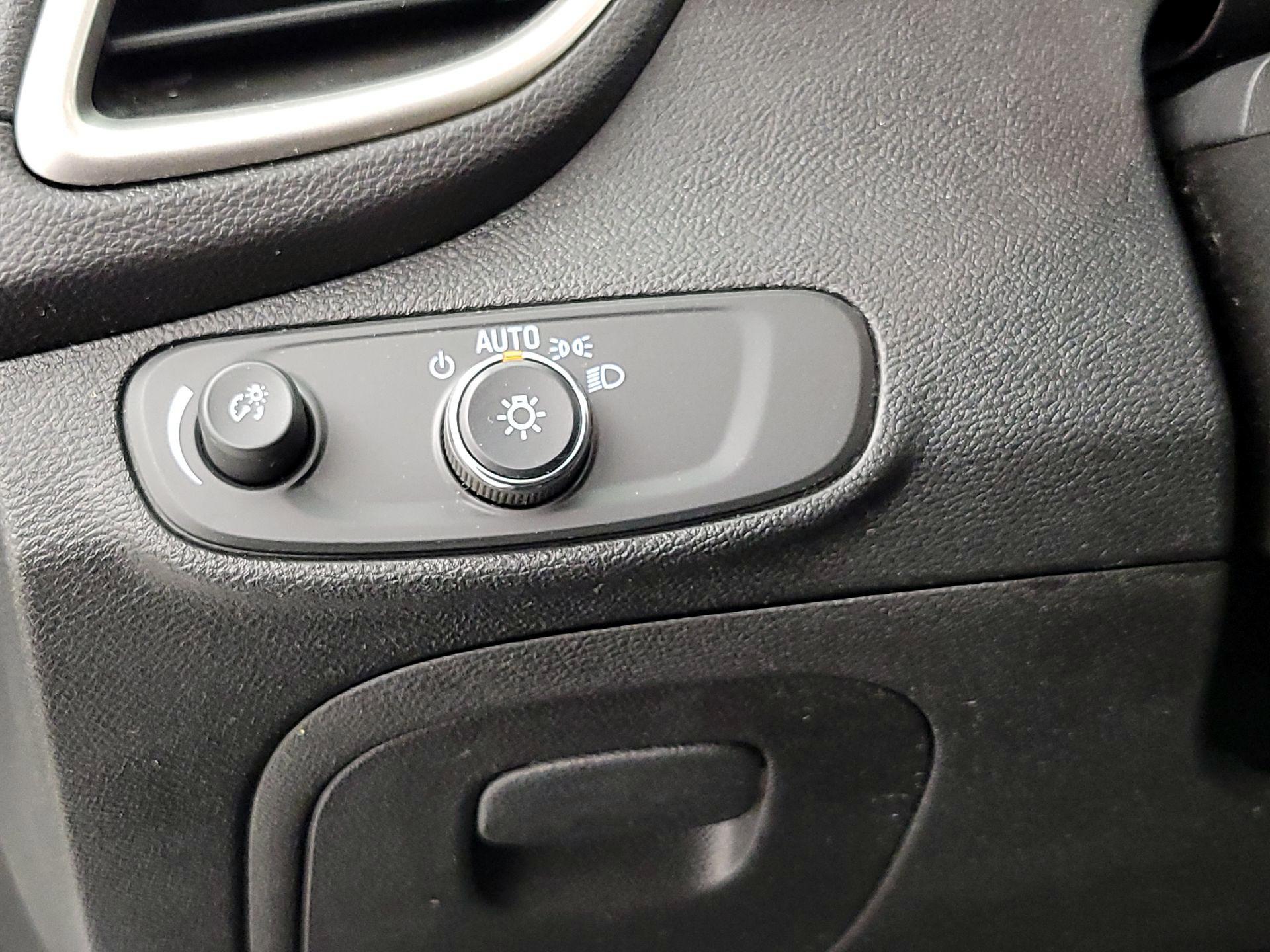 Thumbnail: 2017 Chevrolet Trax - 13