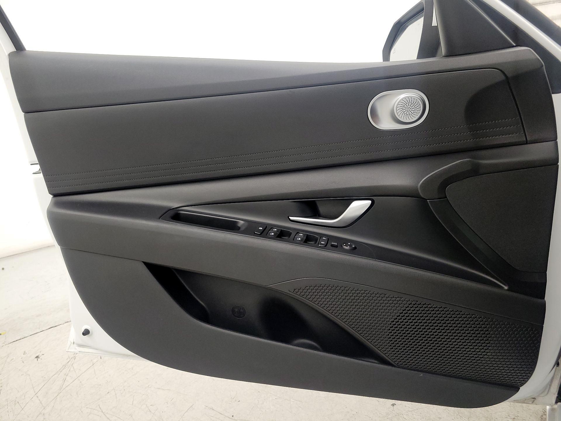 Thumbnail: 2022 Hyundai Elantra - 12