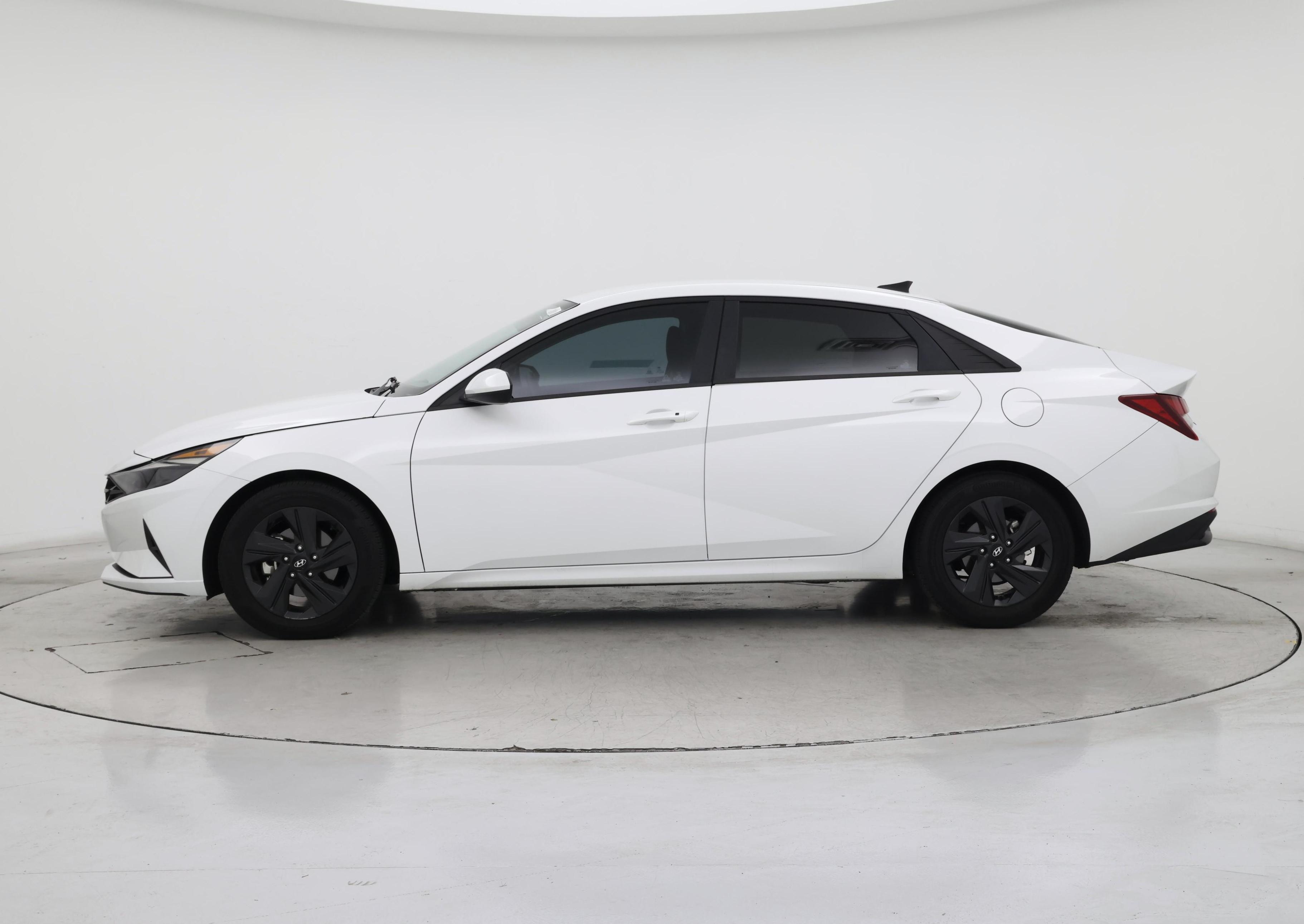 Thumbnail: 2022 Hyundai Elantra - 3
