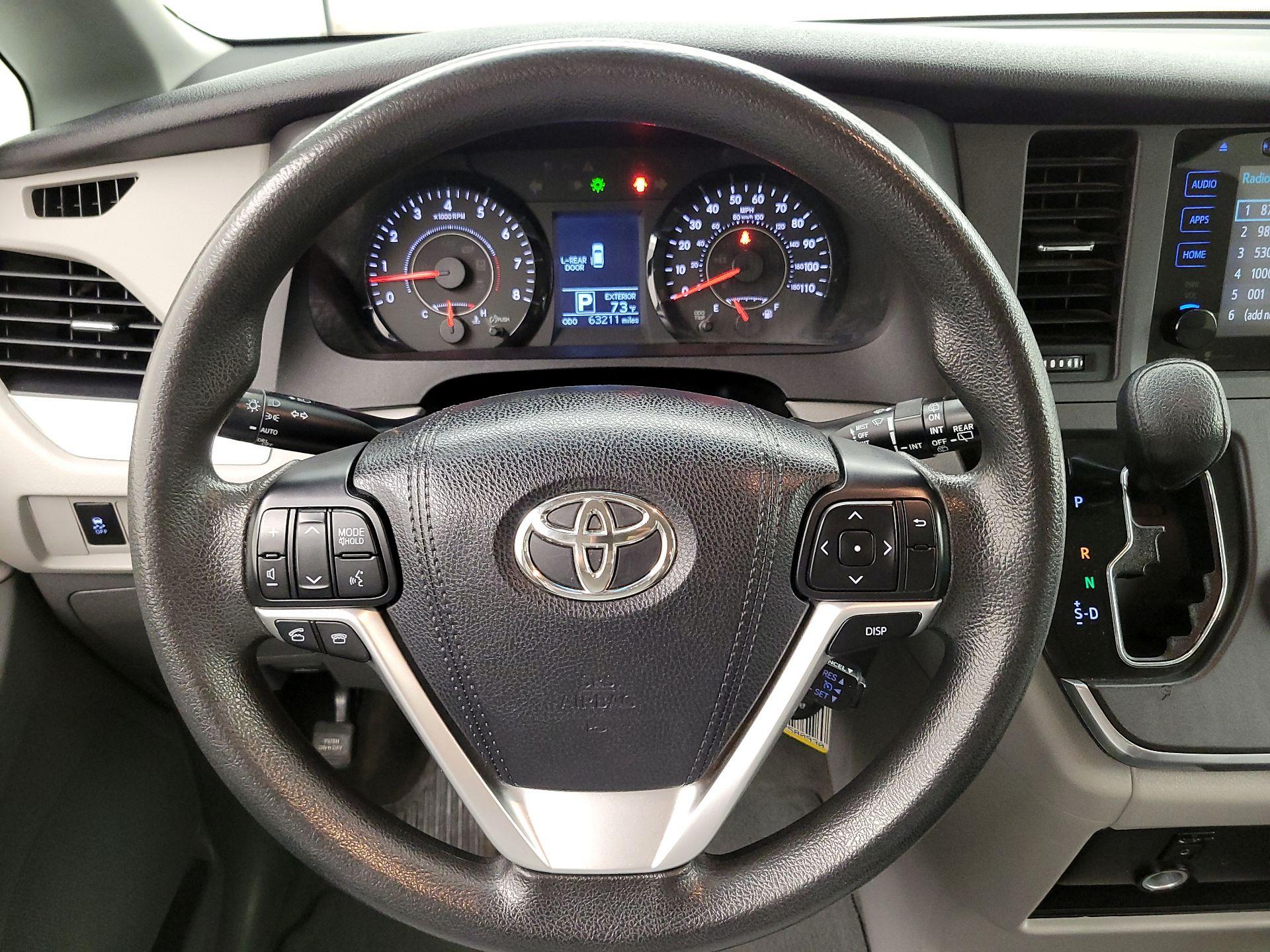 Thumbnail: 2015 Toyota Sienna - 10