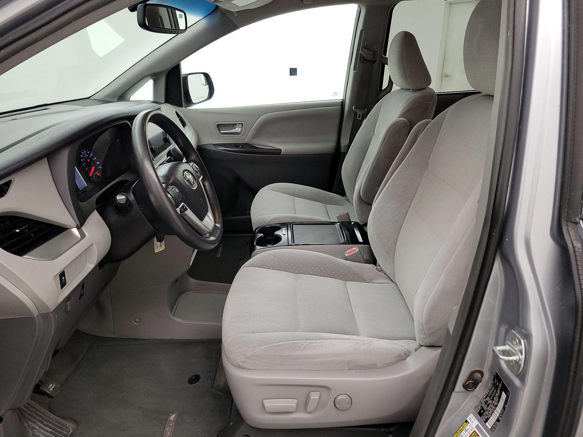 Thumbnail: 2015 Toyota Sienna - 11