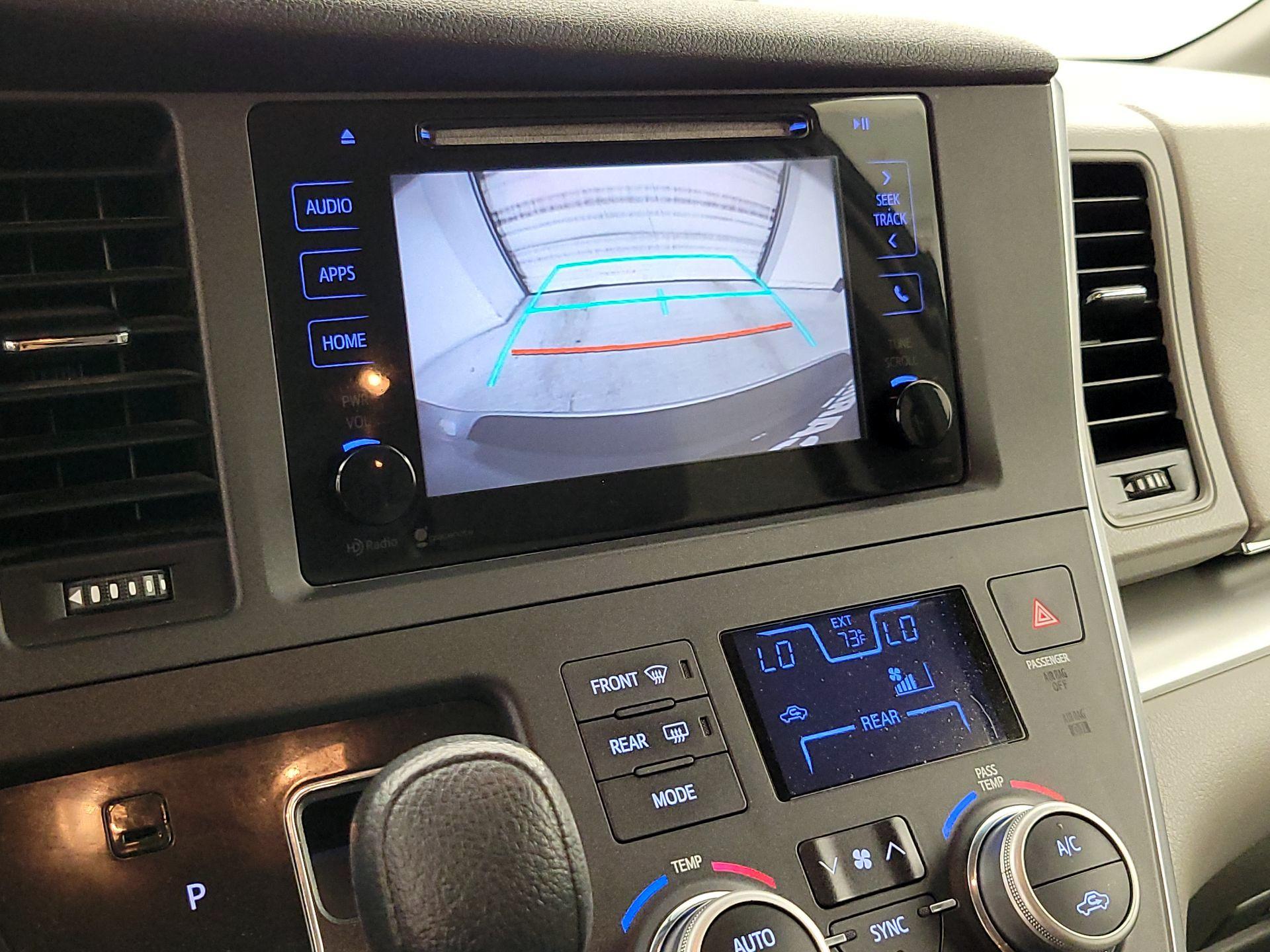 Thumbnail: 2015 Toyota Sienna - 14