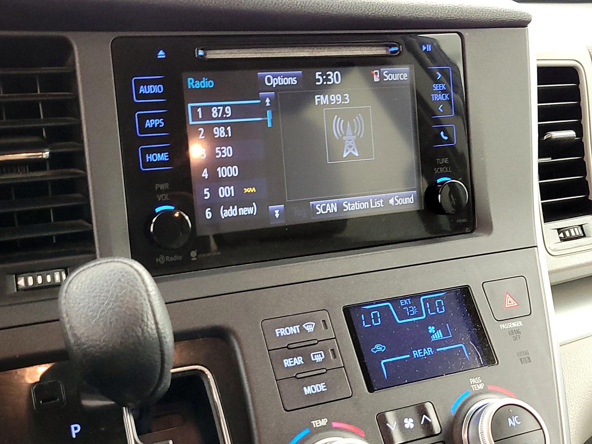 Thumbnail: 2015 Toyota Sienna - 15
