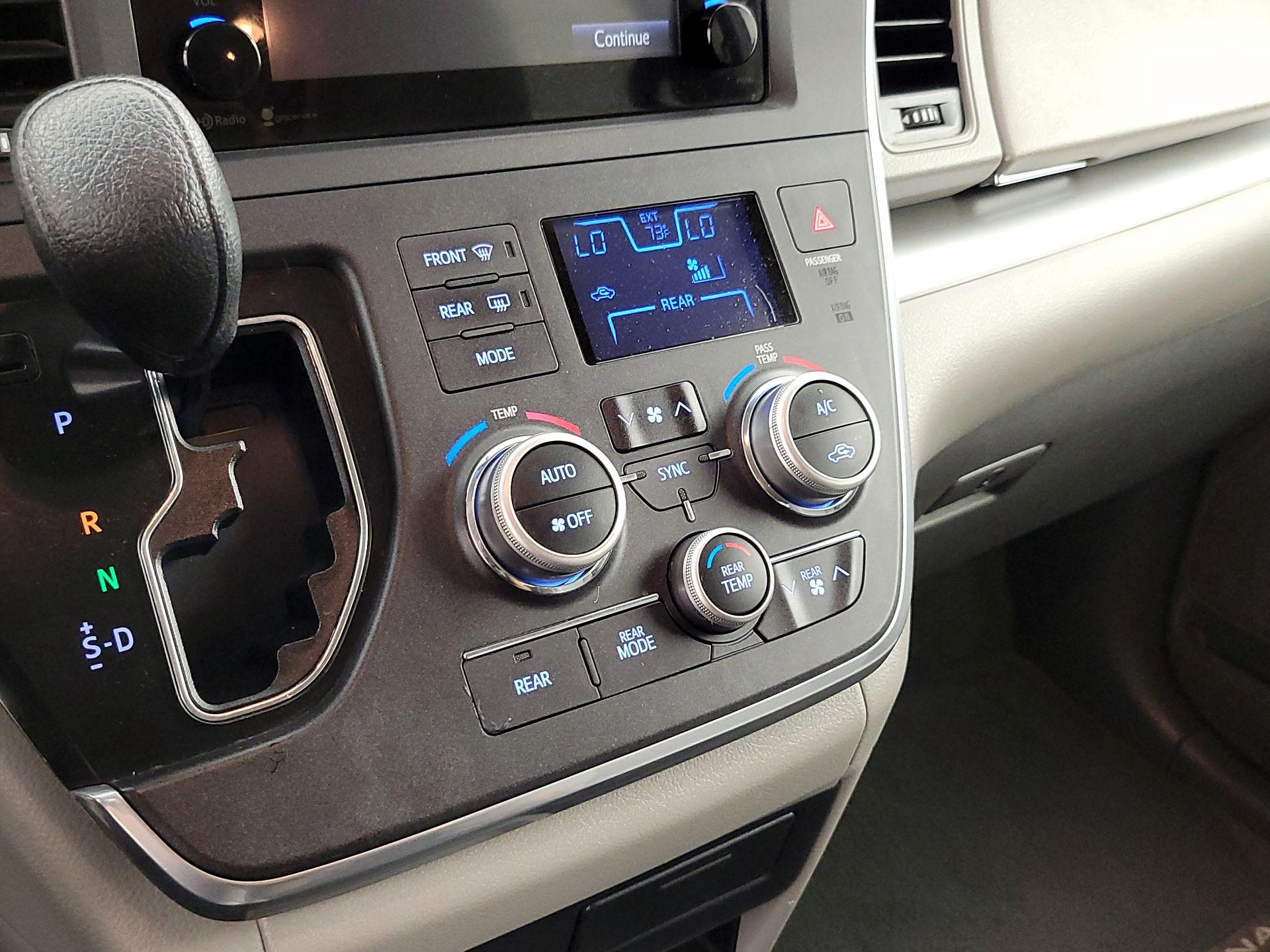 Thumbnail: 2015 Toyota Sienna - 16