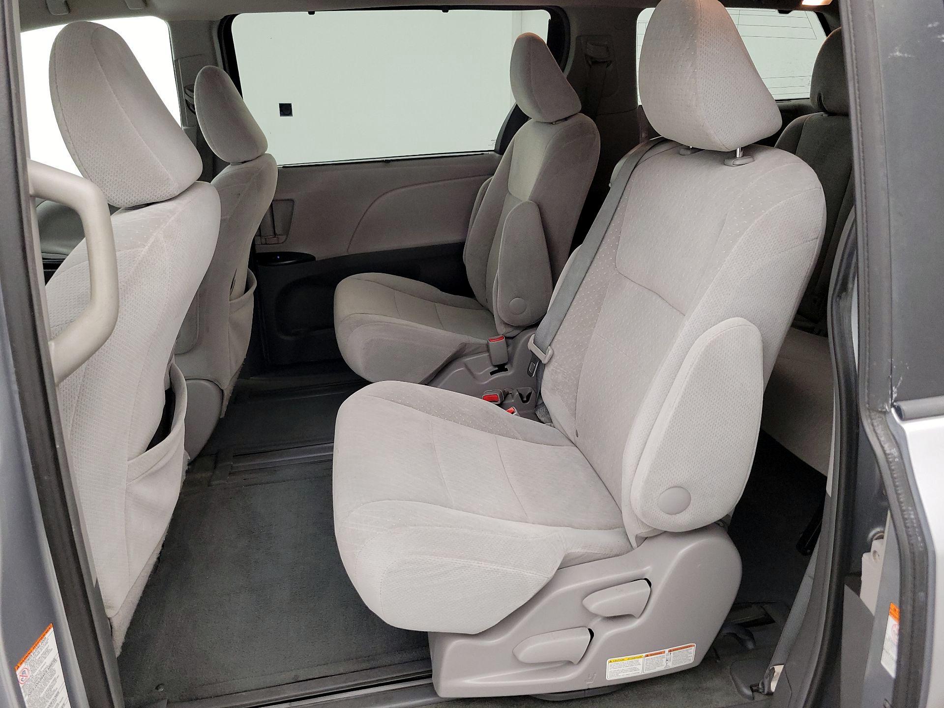 Thumbnail: 2015 Toyota Sienna - 19