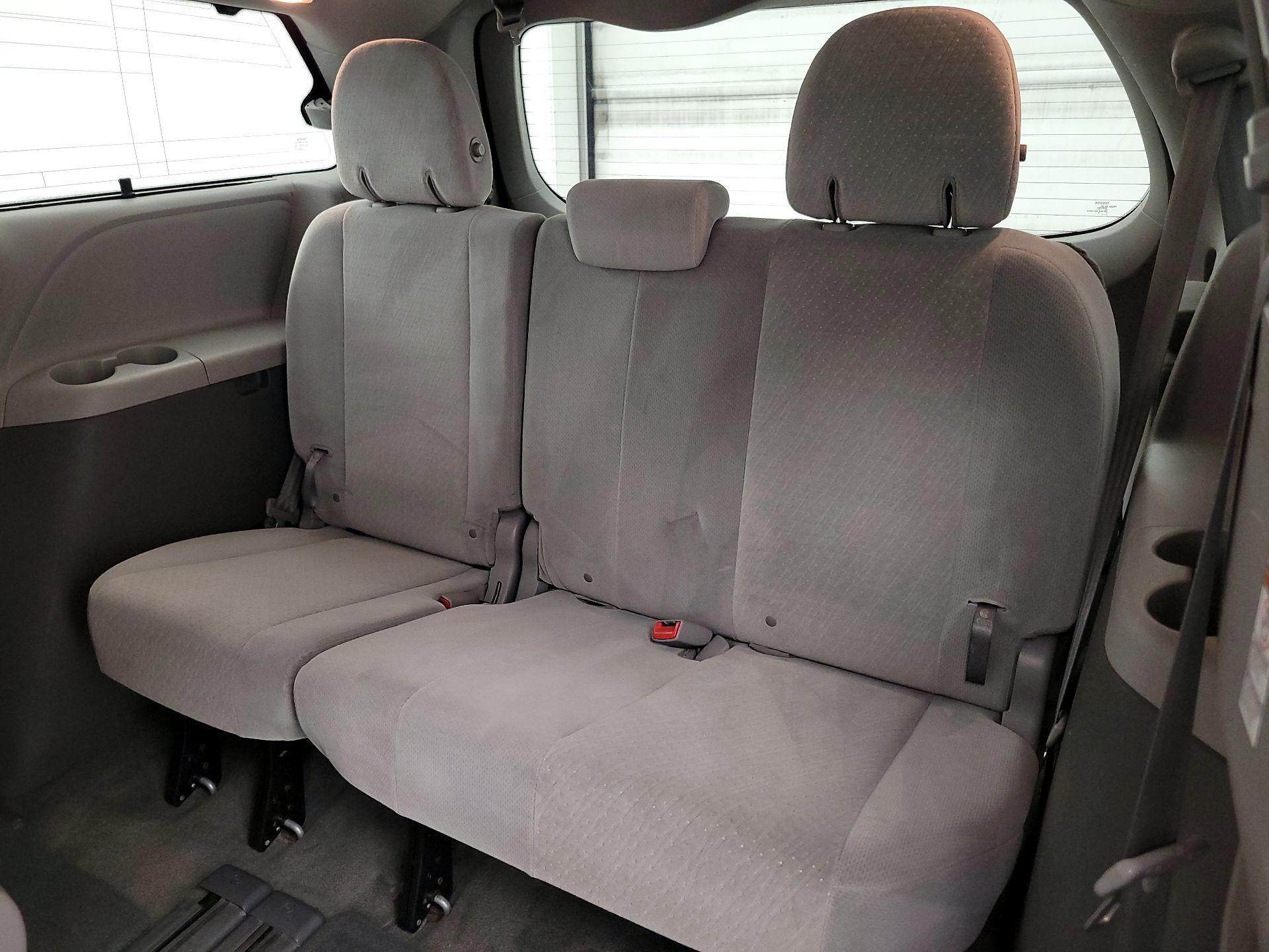 Thumbnail: 2015 Toyota Sienna - 20
